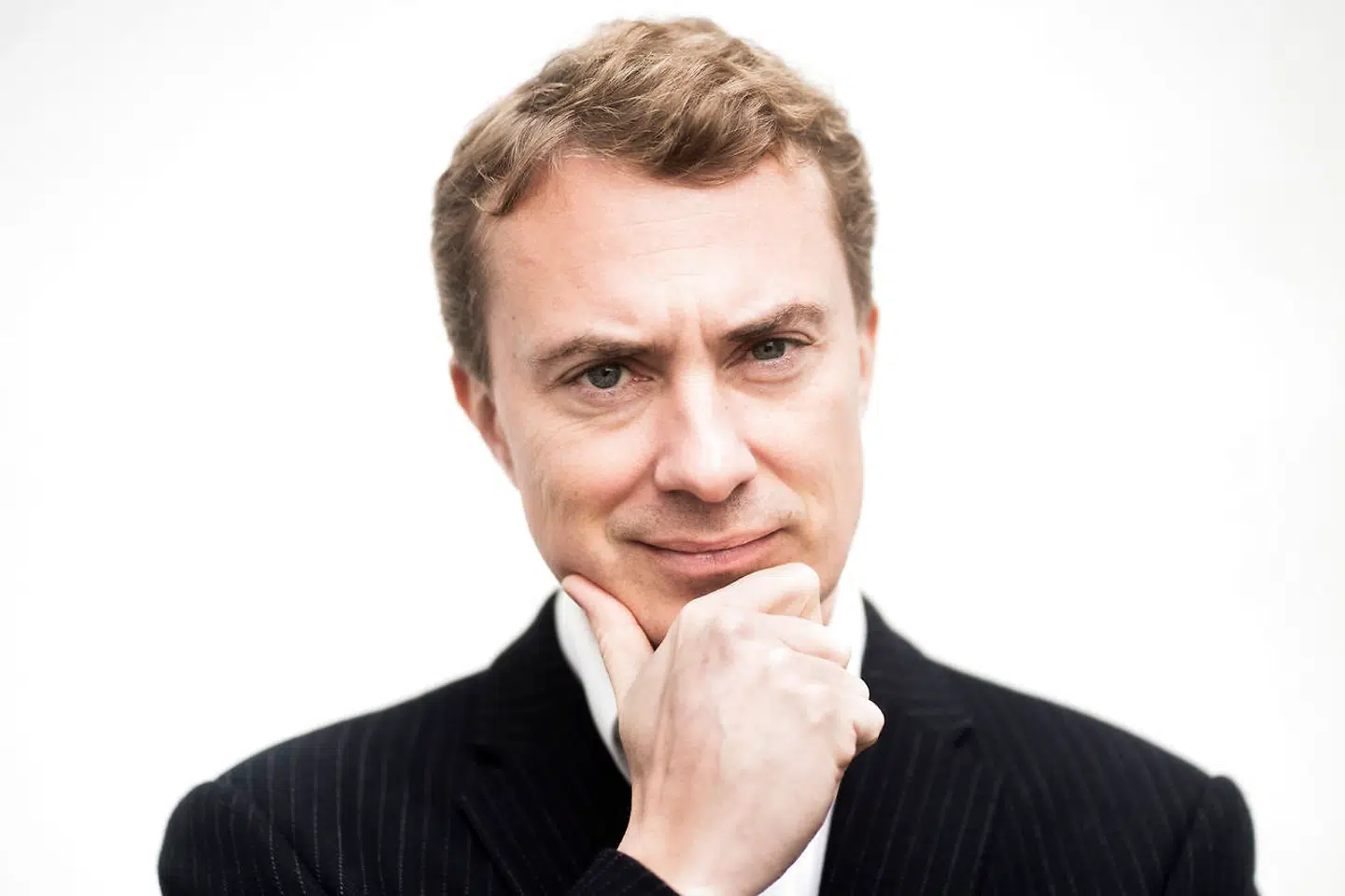 Ja-siden kan ikke vinde folkeafstemningen om forsvarsforbeholdet ved at skubbe debatter om en »EU-hær« under gulvtæppet, skriver Pierre Collignon i denne kommentar: »Det ville være en taktisk fejl at overlade banen til Messerschmidts gakkede kampagne«.