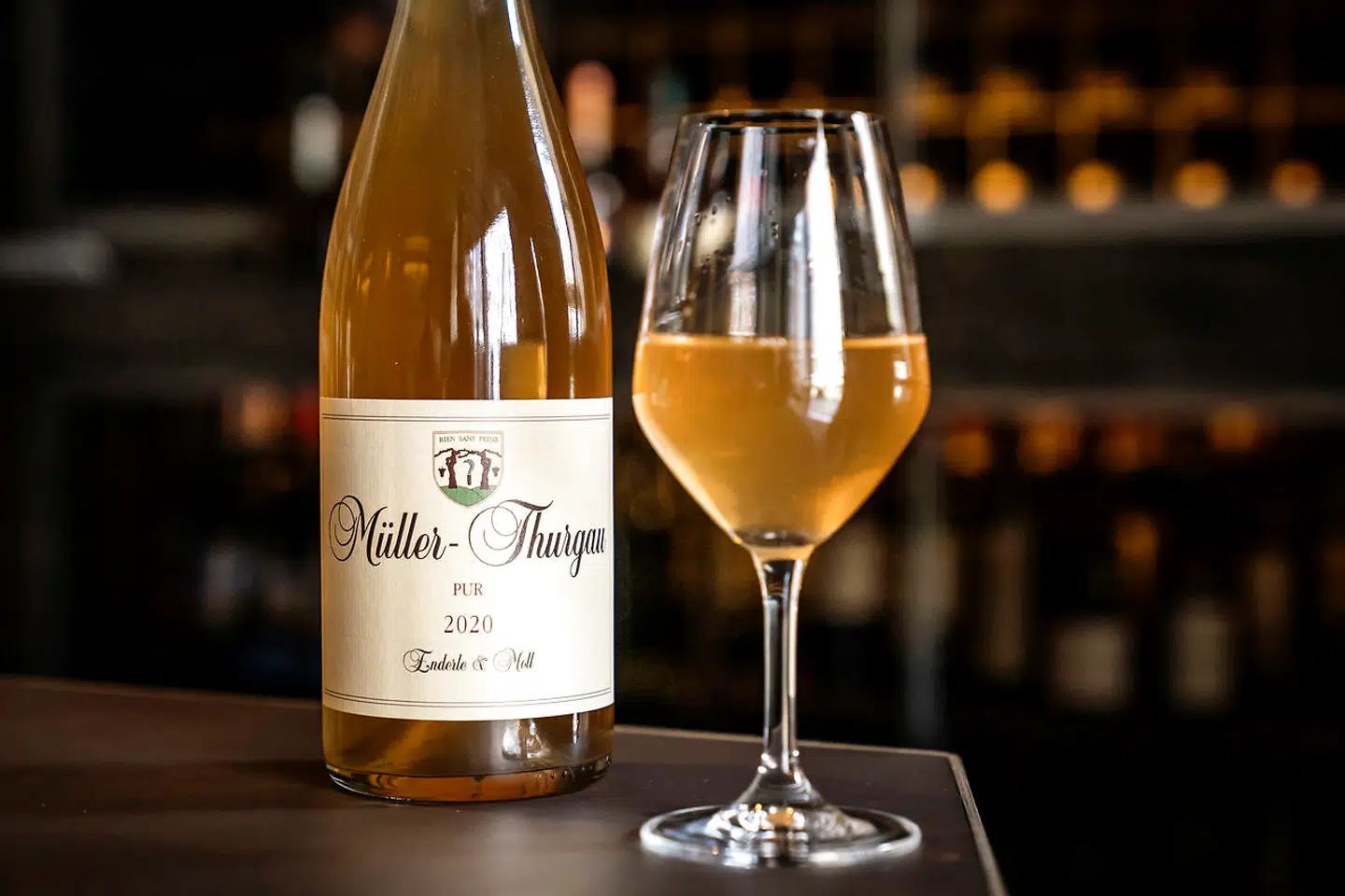 V.Lo vinbar, Istedgade 61, 1650 København V. 2020 Müller -Thurgau Pur, Enderle & Moll.