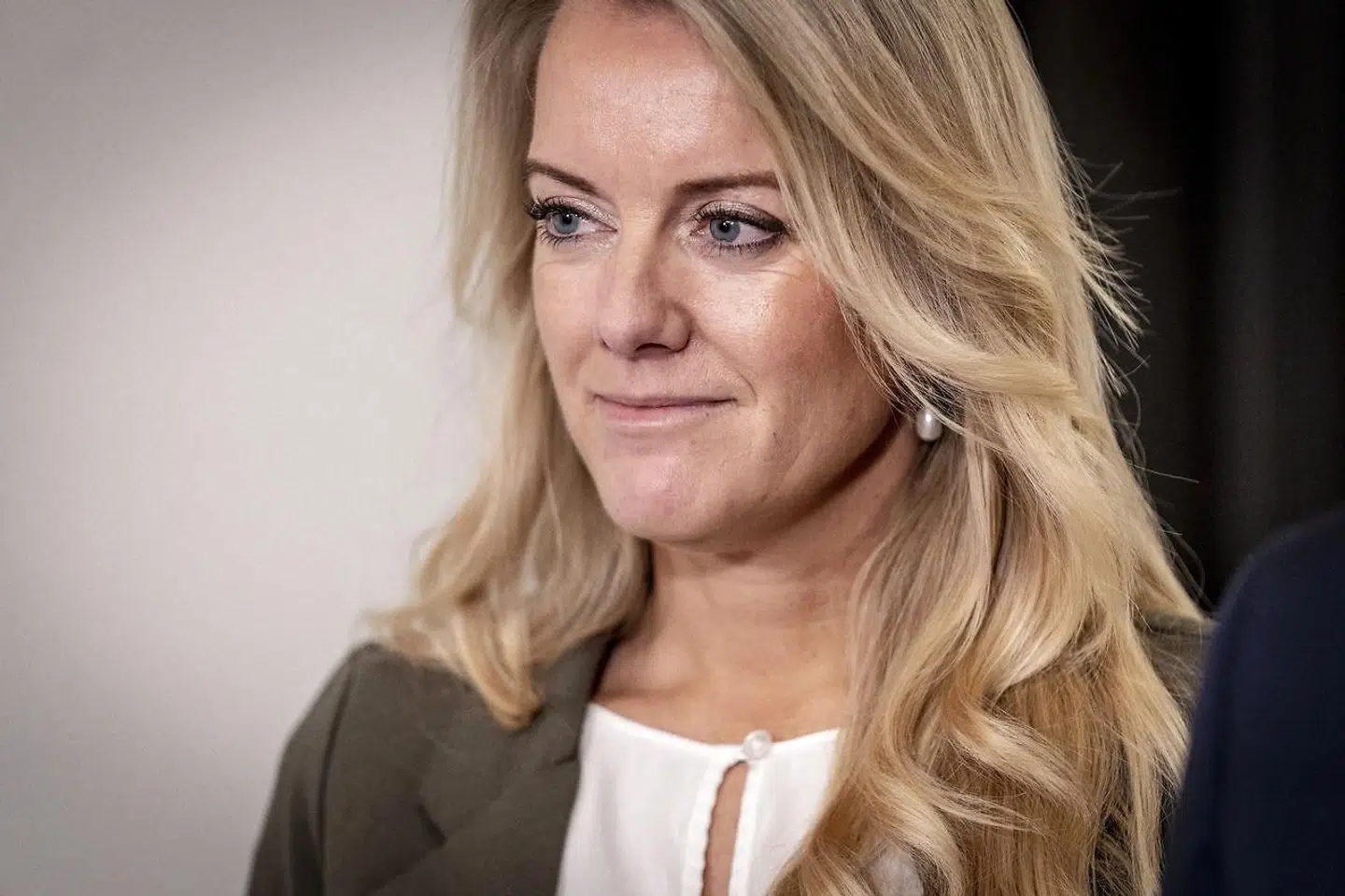 »Der er ingen vej uden om at sænke de offentlige udgifter, hvis man vil give danskerne flere penge mellem hænderne,« skriver Pernille Vermund.