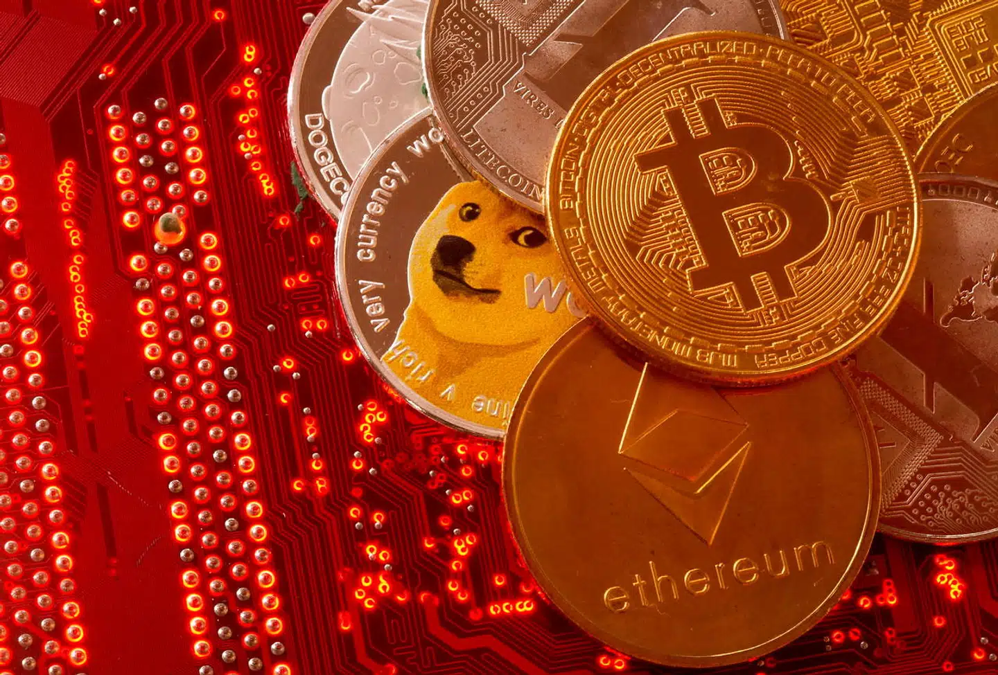 Investorer sælger massivt ud af aktiver i kryptovaluta og har fået markedet til at falde med 4.000 milliarder kroner på en uge.