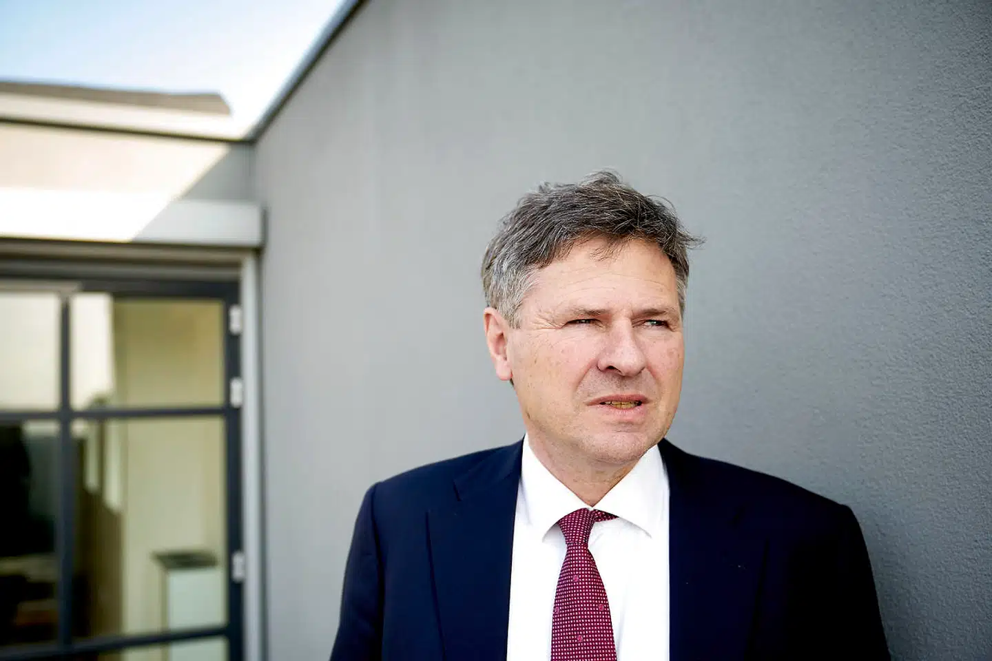 Jesper Berg, direktør i Finanstilsynet, forklarer, at han på grund af sin stilling ikke kan komme med sin personlige holdning til rimeligheden i forskelsbehandlingen på Finanstilsynet og resten af statens ansatte.
