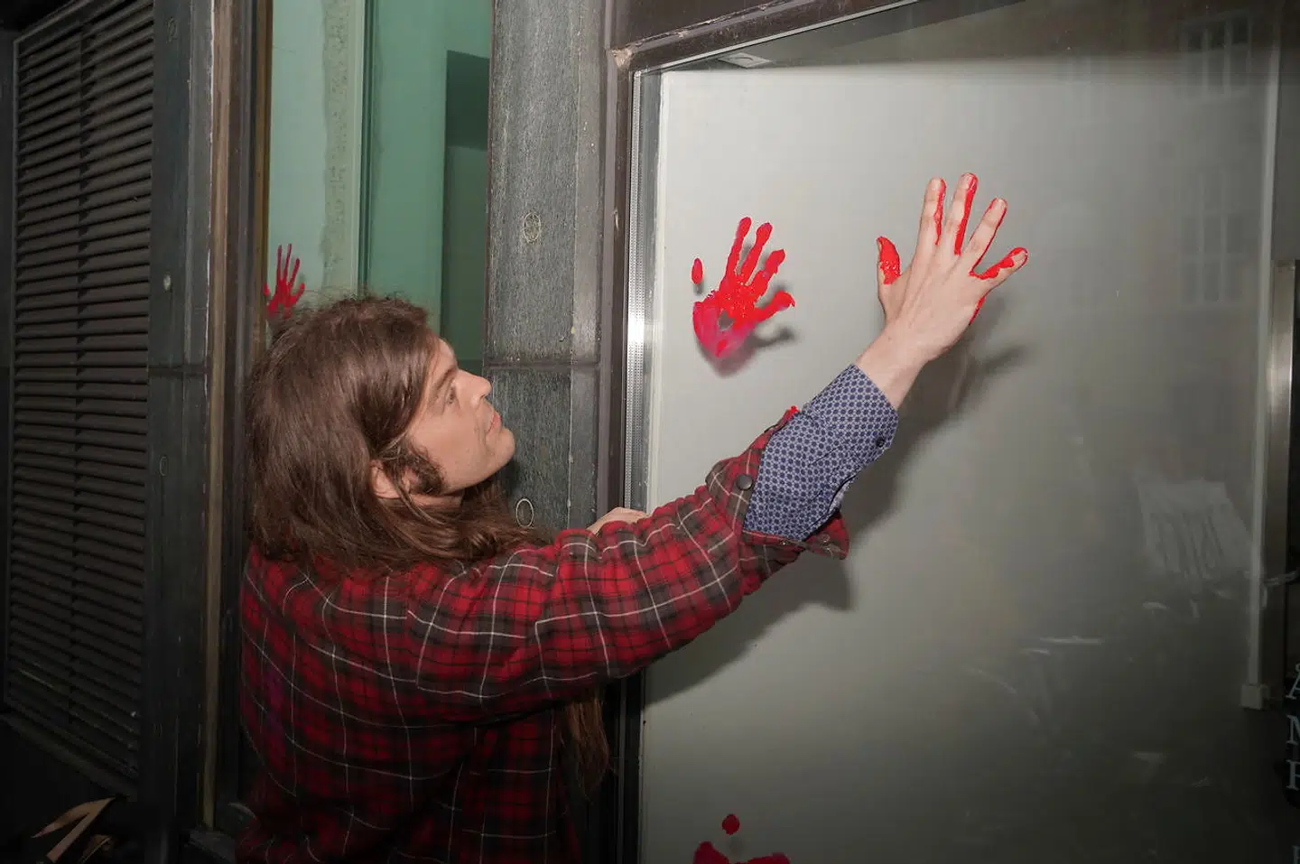 Cirka 70 klimaaktivister er samlet på Slotholmsgade i København.