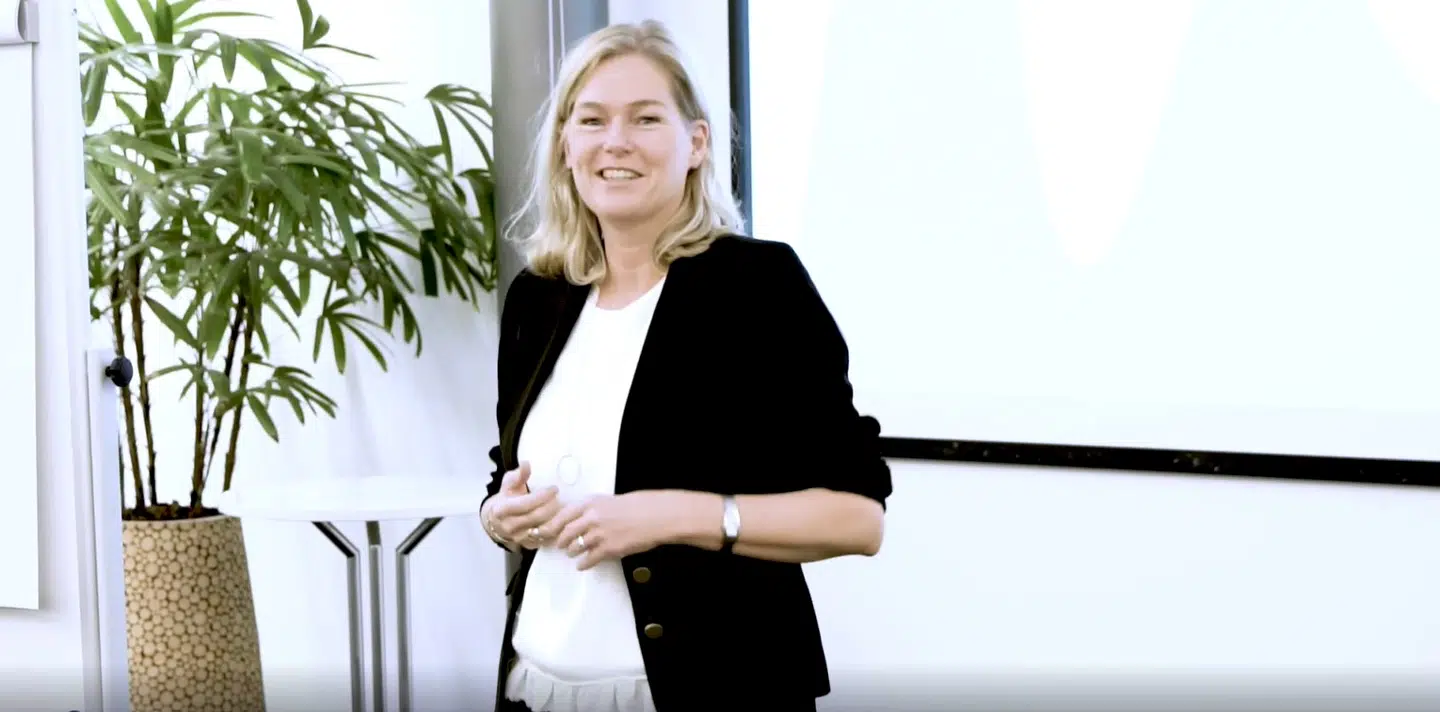 Dorte Spiegelhauer, konsulent hos Mannaz, guider de unge talenter til at have sig selv med, når karrieren buldrer derudad.