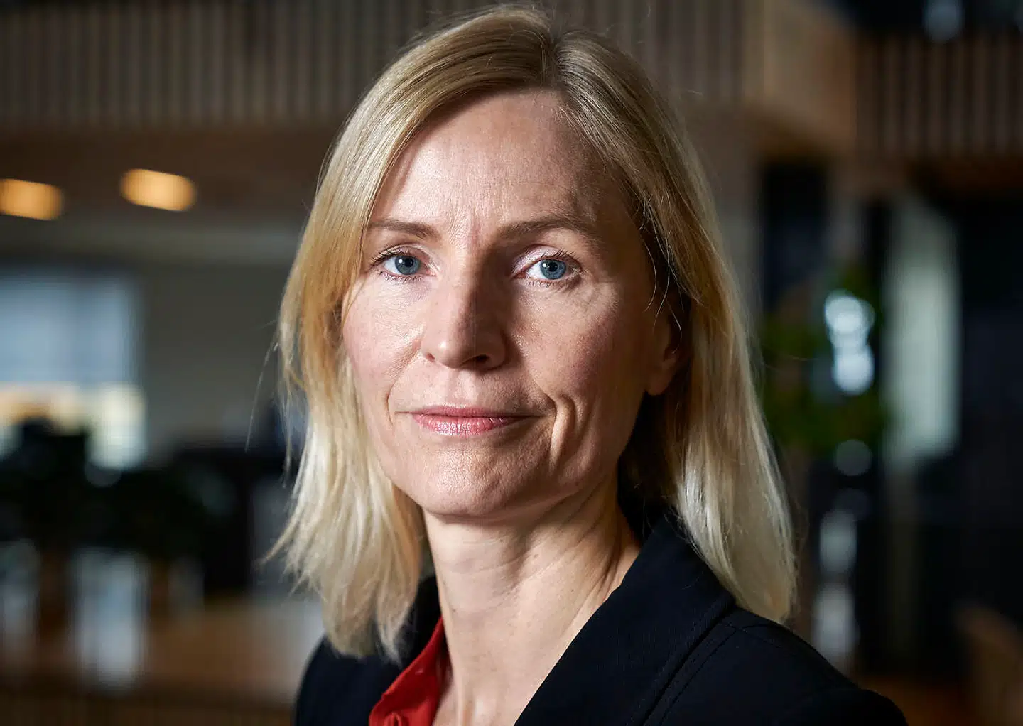 Danmarks Nationalbank var bestemt ikke glade for den model til finansieringen af hjælpepakken til danskerne, som regeringen tidligere lagde op til. Hvis der vedtages kompensationsordninger, som ikke modsvarer af offentlige besparelser eller højere skatter, vil det skubbe til inflationen, har kritikken lydt fra nationalbankdirektør Signe Krogstrup.