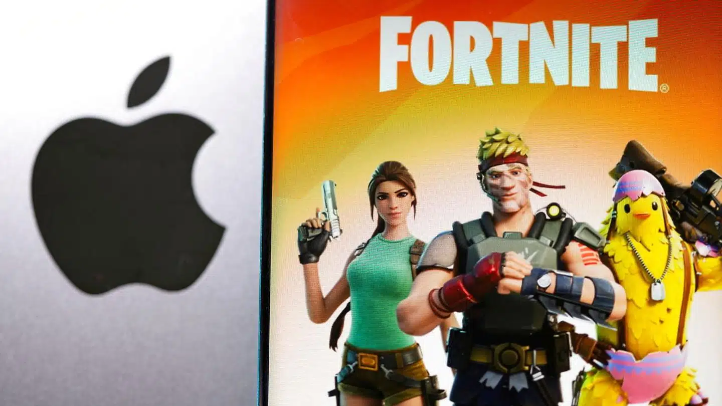 Spilsuccesen »Fortnite« kan nu igen spilles på iPhone-telefoner og iPad-tablets, takket være en bagvej og en hjælpende hånd fra en af verdens giganter.