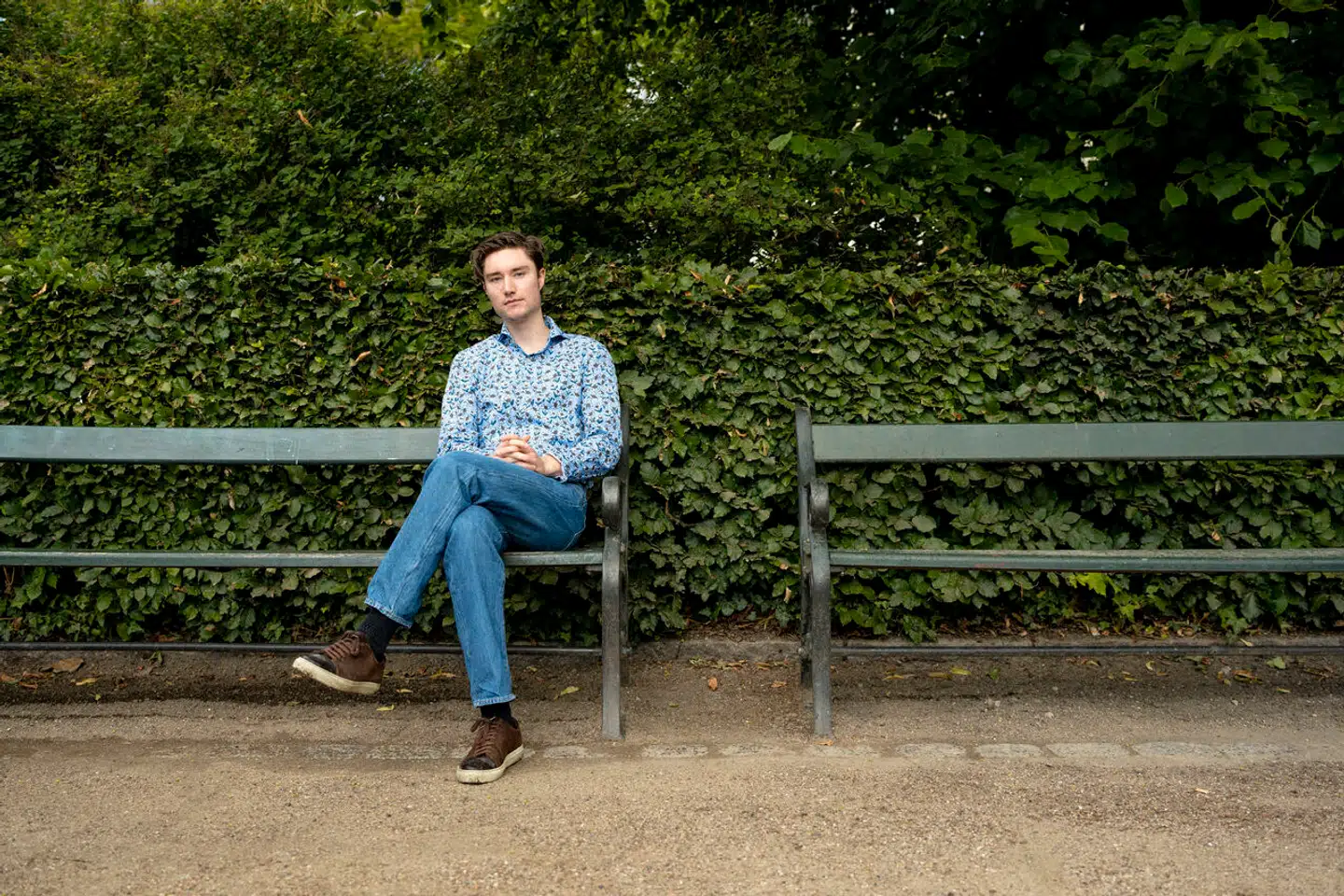 »Det er muligt, at jeg har sanktioneret uden at skælde ud eller moralisere. Det er muligt, at jeg har smilet, men sådan kommunikerer jeg, og det har ikke betydet, at jeg ikke tager situationen alvorligt, eller at jeg tolererer, at man drikker alkohol i undervisningstiden. Og det ved jeg, at alle vores elever er fuldstændig klar over,« skriver rektor på Gribskov Gymnasium i anledning af kritik af alkoholkulturen på gymnasiet rejst af tidligere elev Andreas Bromand, her afbilledet.