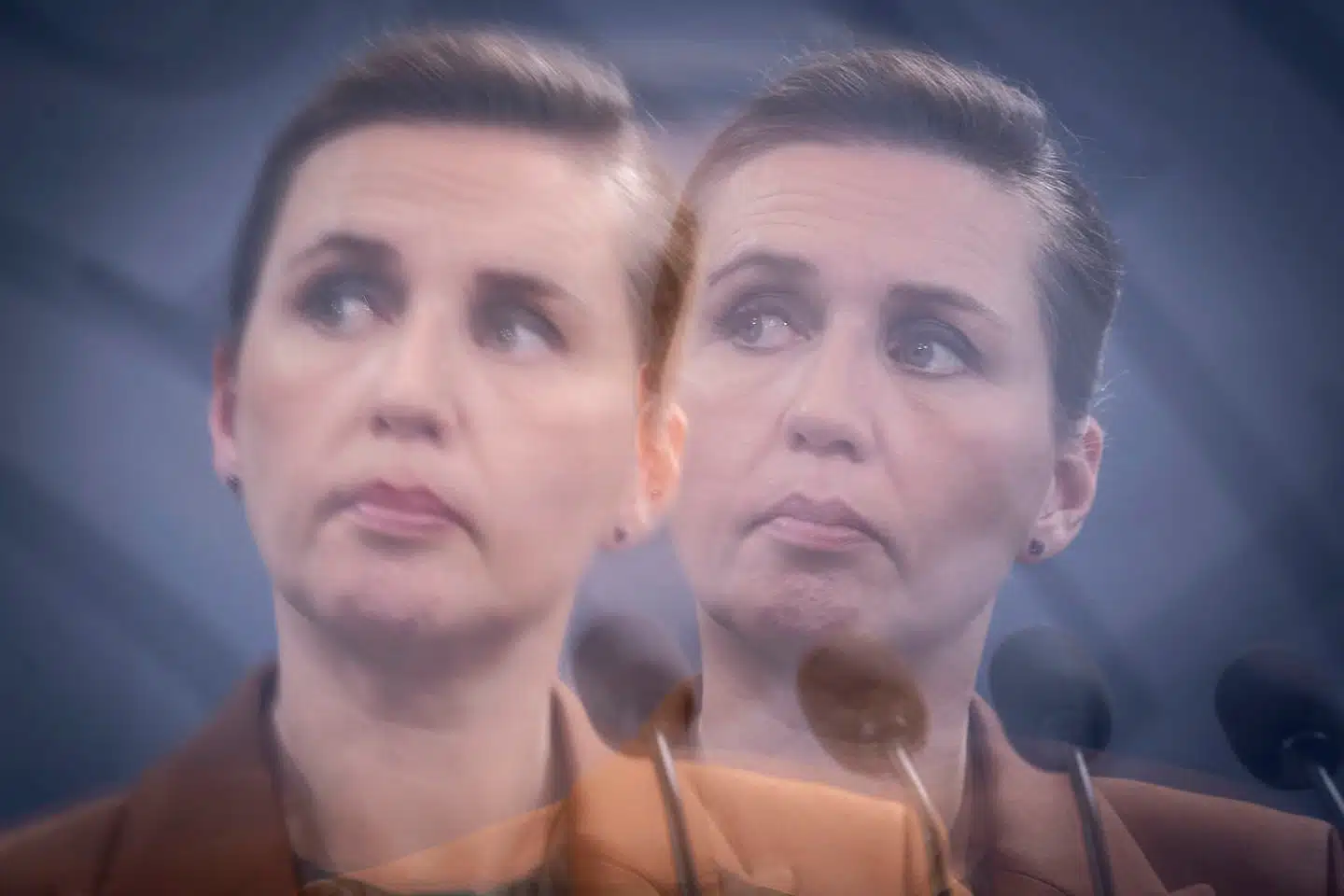 Siden 2018 har statsminister Mette Frederiksen (S) arbejdet for at indgå en aftale om at overføre flygtninge, migranter og asylansøgere fra Danmark til et land uden for Europa. Det land, som regeringen forhandler med, er Rwanda. Men selvom landet på overfladen virker indbydende og skønt, så er virkeligheden en anden, hvis man kradser i overfladen, lyder det fra en af landets tidligere topdiplomater, der advarer den danske regering mod at indgå en aftale.