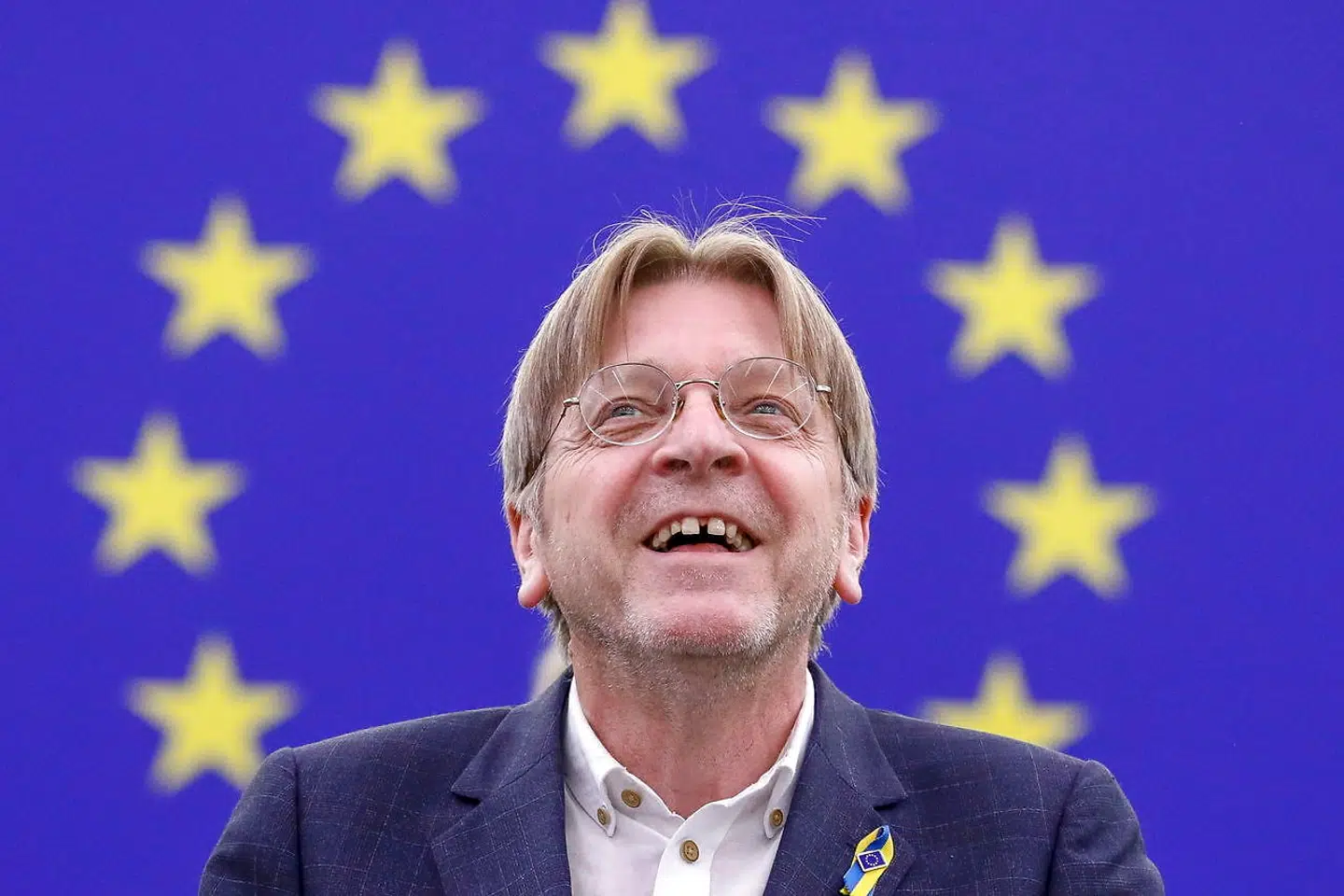 Guy Verhofstadt taler til Europa-Parlamentet 3. maj. Han er af danskere ofte blevet gjort til det ultimative skræmmebillede på EU-føderalisme, og i denne uge fik han sig en sejr. Foto: EPA/JULIEN WARNAND