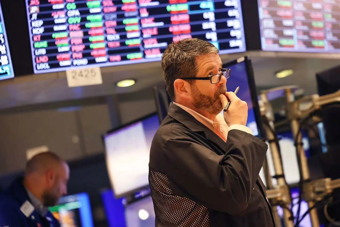 Torsdag kom det største amerikanske aktiefald på et enkelt døgn i næsten to år. Nasdaq faldt voldsomme fem procent, Dow Jones med 3,1 procent og S&P 500 med 3,6 procent.