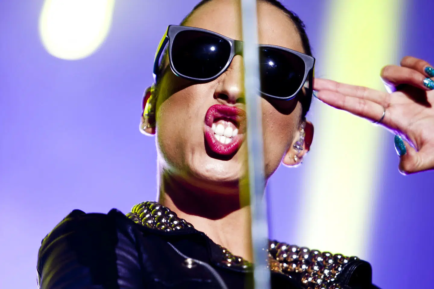 Medina på Smukfest i Skanderborg i 2012. Det hele er sjov, sex og ballade på scenen. Men virkeligheden ser anderledes ud.