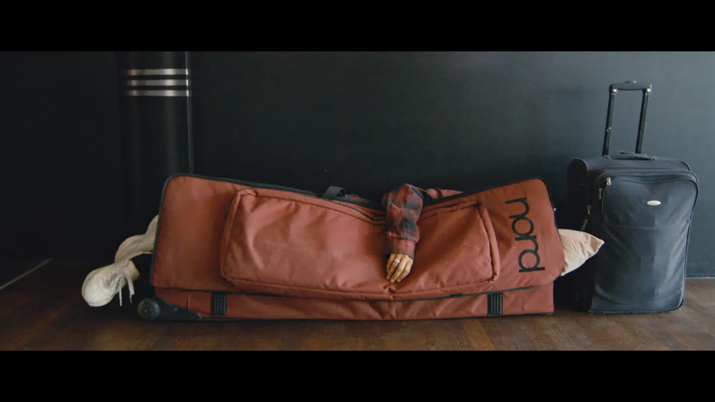 En gravid Medina slapper af i »Medina – hele min historie«.