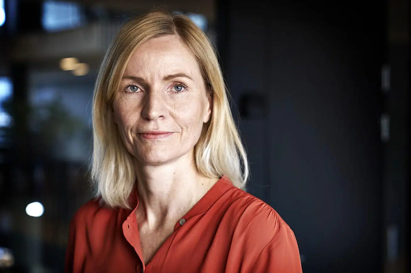 »Hvis der vedtages kompensationsordninger, som ikke modsvares af offentlige besparelser eller højere skatter, vil det forstærke presset på økonomien og dermed skubbe yderligere til lønstigninger og inflation,« skriver Signe Krogstrup, direktør for Danmarks Nationalbank.