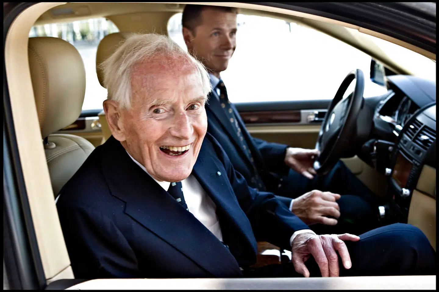 Skat forlanger en langt hårdere beskatning af indtægterne fra Mærsks store olieeventyr i Algeriet og Qatar fra 2006 til 2016. Dermed rækker Skats krav helt tilbage til dengang, da Mærsk McKinney Møller stadig var aktiv i koncernen og sad i bestyrelsen for Mærsk Olie og Gas.