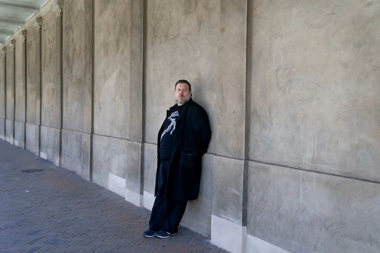 Kolonnaden langs Stormgade – lige om hjørnet fra Dantes Plads – er et af de steder, Nicolas Bro ofte lægger vejen forbi.