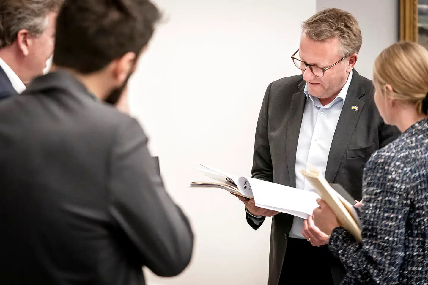 »Forbeholdets fædre i S, SF og RV er enige om, at det i dag er uden mening og bør ophæves ved folkeafstemningen 1.juni,« skriver Mogens Lykketoft.