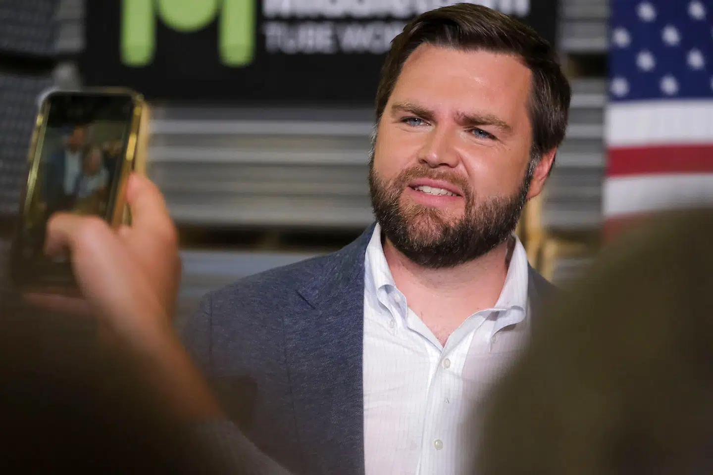 J.D. Vances selvbiografi, »Hillbilly Elegy«, toppede The New York Times' bestsellerliste i løbet af 2016 og 2017. Nogle amerikanere læste den som en guide til at forstå Trumps vælgere.