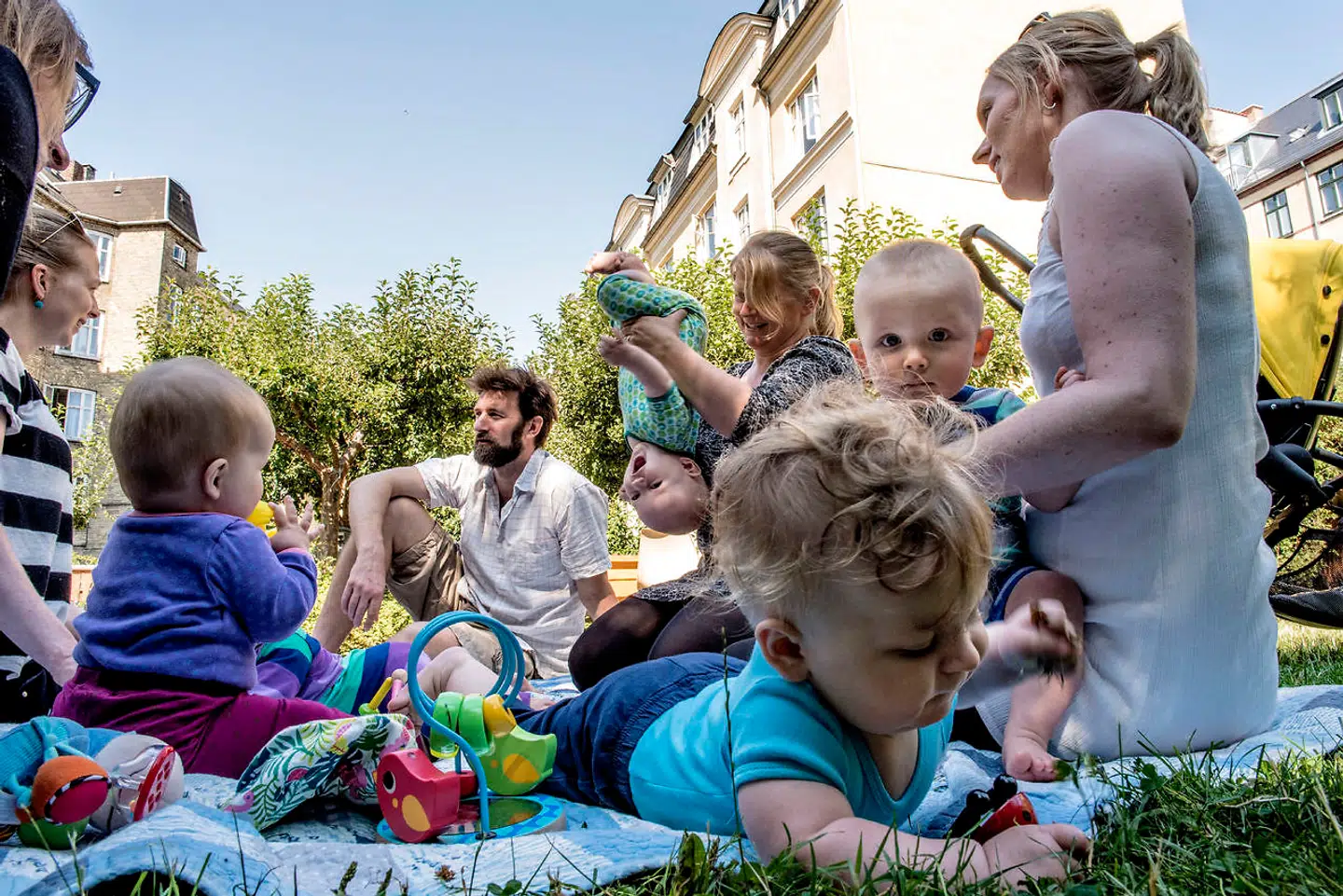 I flere kommuner bliver både mødre og fædre tilbudt at komme i fælles »forældregrupper«. Nu kan det blive københavnske fædres tur til at få tilbuddet.