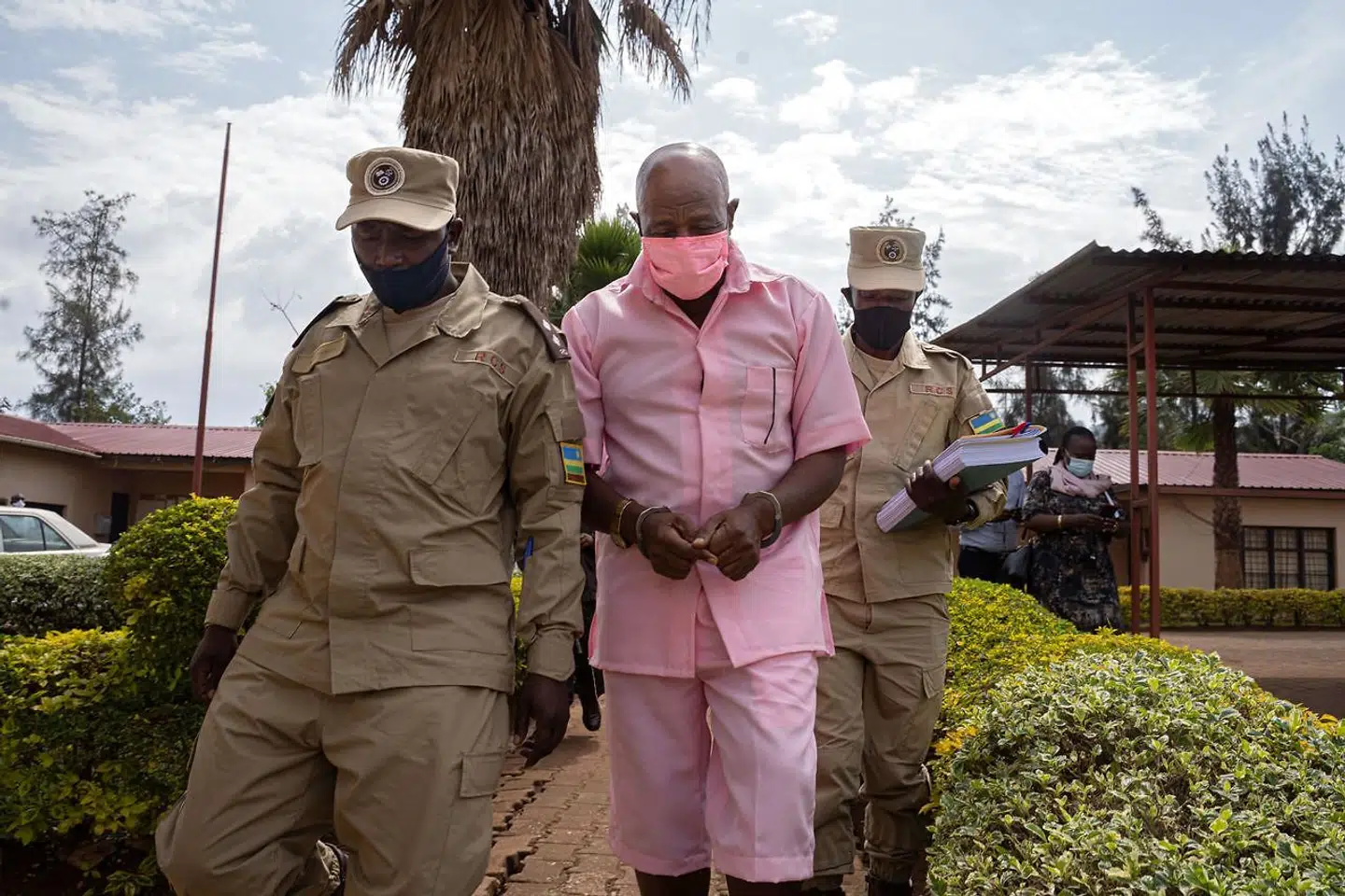 Paul Rusesabagina blev anholdt i Rwanda i august 2020, da et fly, han troede var på vej til Burundi, landede i Kigali i stedet.