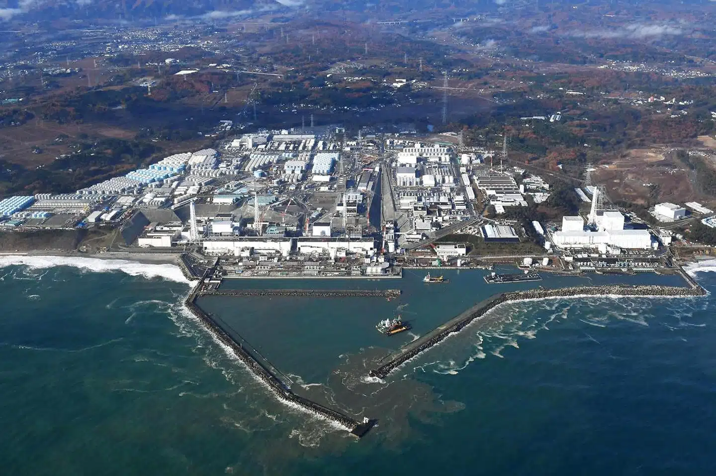 »Men selv i et af verdens rigeste og mest teknologisk avancerede lande kan det gå galt med atomkraft. Det så vi i 2011 ved ulykken på Fukushima i Japan. Faktum er, at atomkraft ikke er ufarligt,« skriver Dan Jørgensen.