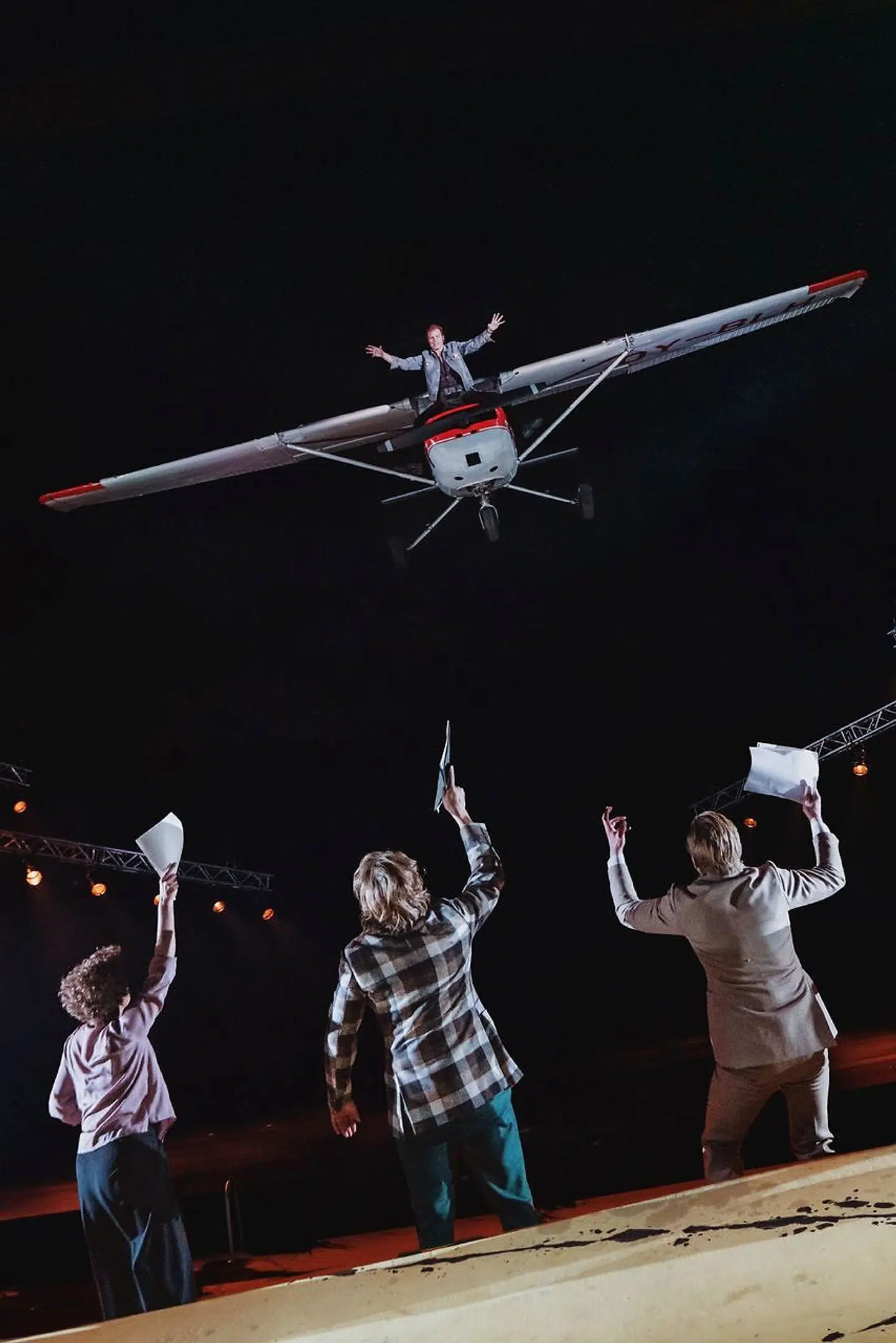 En mand på en mission: Kurt Thybo (Mads Rømer Brolin-Thani) ankommer med stil.