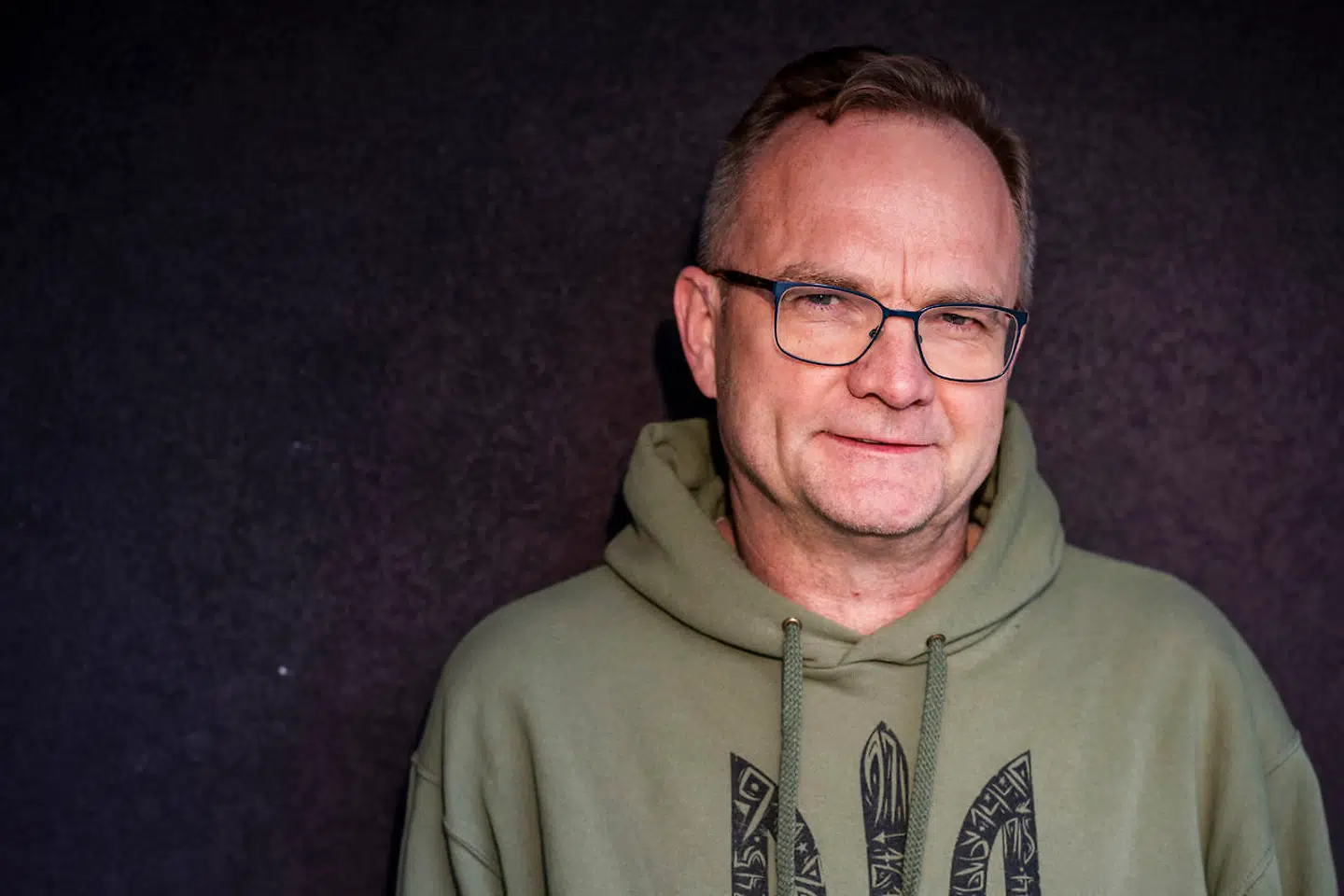 Jesper Lindholt har boet 15 år i Ukraine og stiftet virksomhed i landet, hvor han har 50 ansatte. Her er han fotograferet i Danmark, efter at han flygtede ud af landet umiddelbart efter krigens start. Nu har han været tilbage i Lviv.