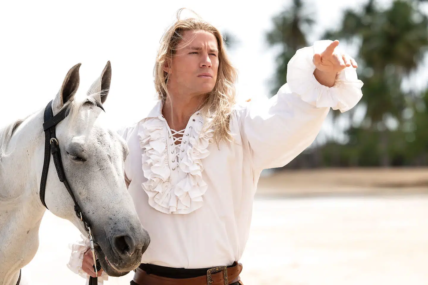 Den tidligere model Channing Tatum spiller en tidligere model, Alan, der forsøger at slå igennem som skuespiller. Manuskriptforfatterne har sikkert slikket sig om munden ved den sammenligning, men sjovt bliver det aldrig rigtigt i »The Lost City«.