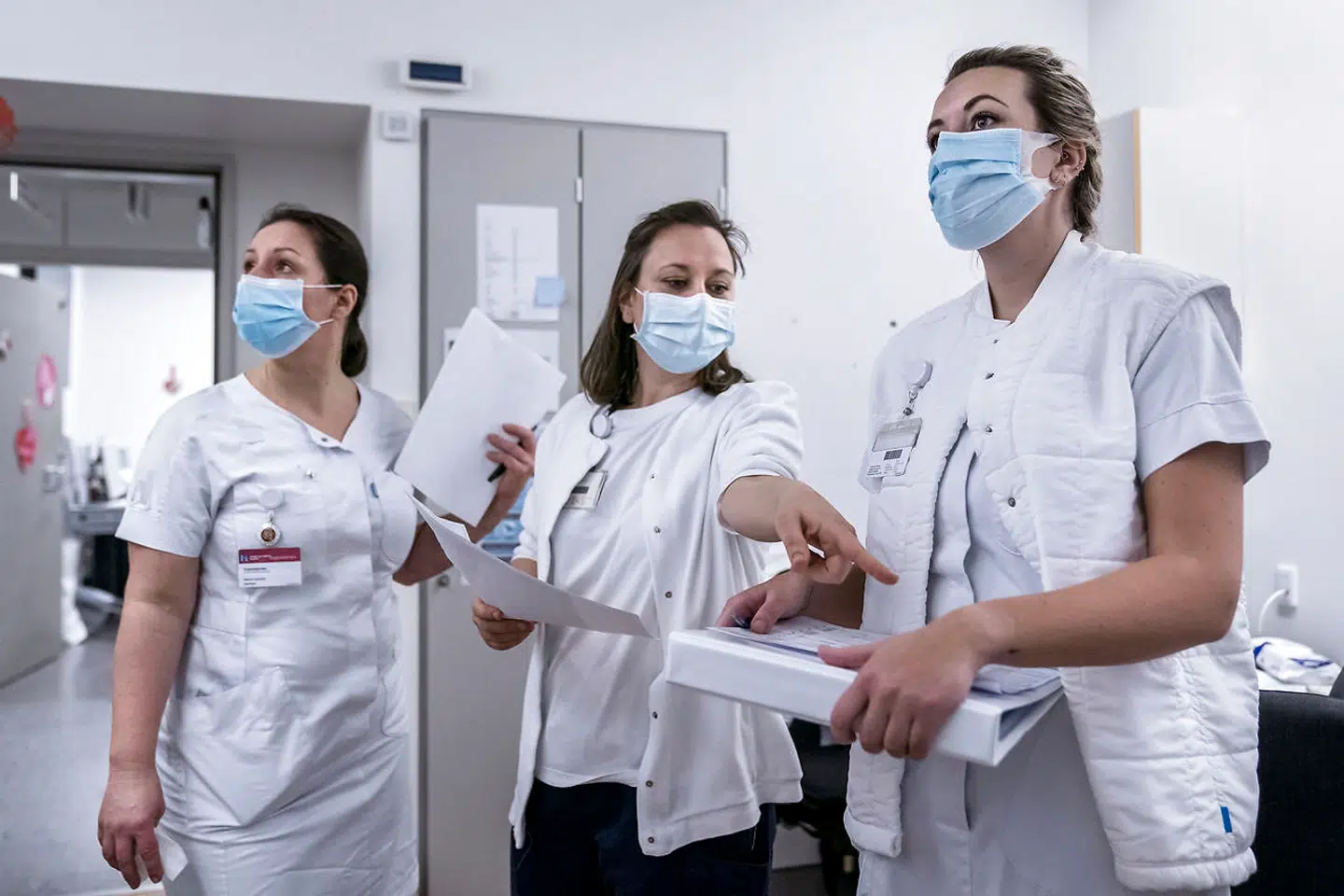 Der skønnes at være 4.700 ubesatte sygeplejerskestillinger I Danmark, heraf 3.400 på sygehusene i regionerne, fremgår det af en analyse fra Dansk Sygeplejeråd. Regeringens storstilede satsning på at skaffe 1.000 flere har stort set ikke ændret på den situation.