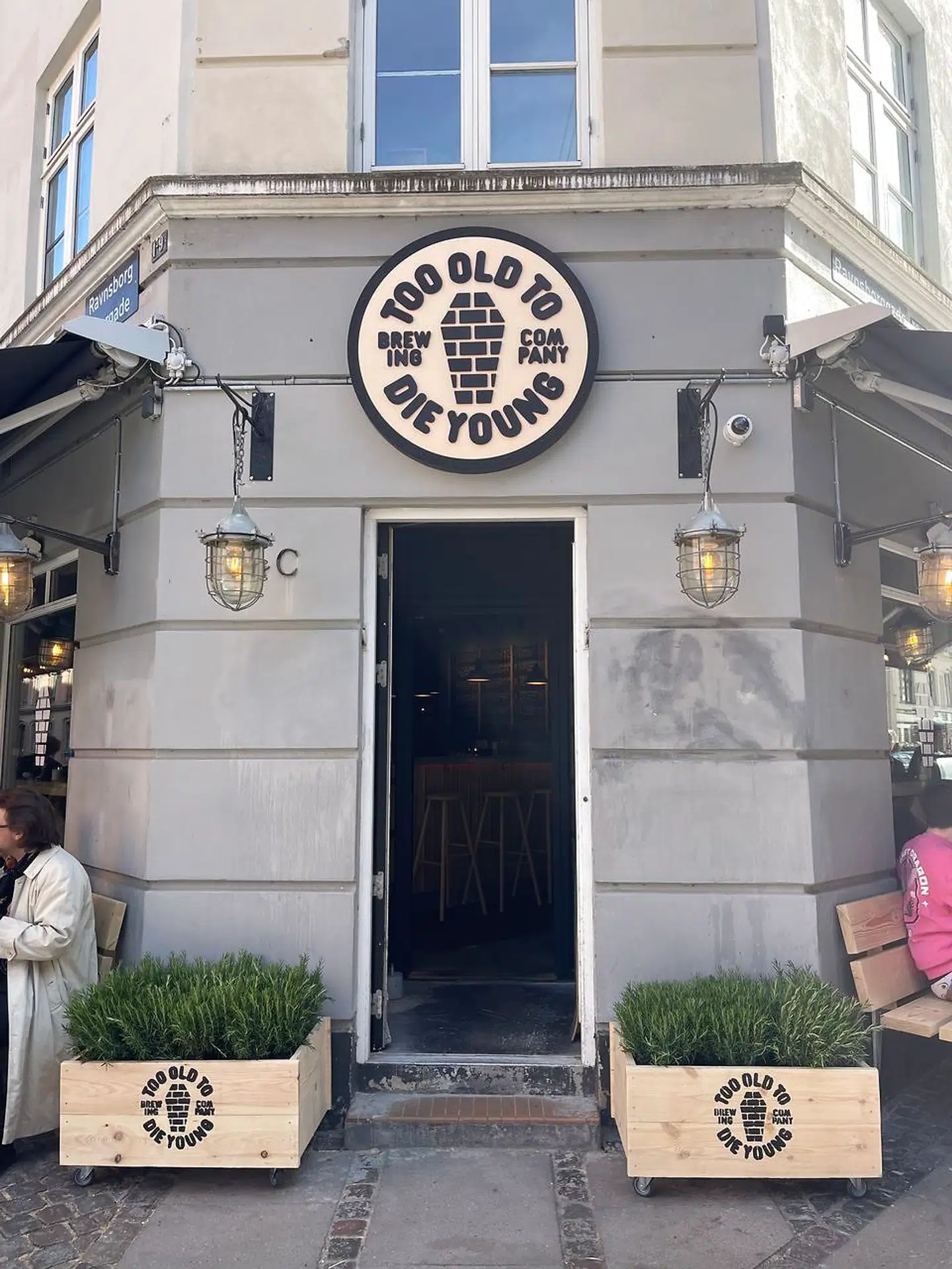 Der bliver brygget i Sønderborg, men Jesper Larsen kiggede særligt efter lokaler til en bar på Nørrebro. Den åbner i Ravnsborggade.