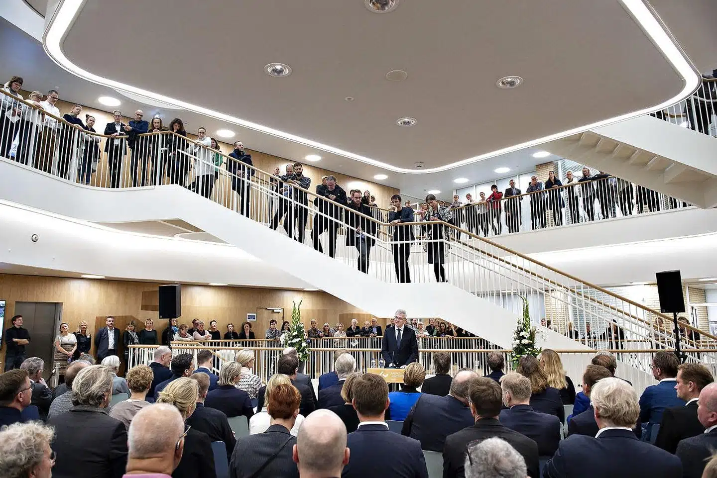 »Et oplagt område, hvor MFerne kunne inddrage ny viden, ville være deres beslutning om at skære næsten 4.000 engelsksprogede uddannelsespladser på Danmarks professionshøjskoler og erhvervsakademier,« skriver Maria Haag.