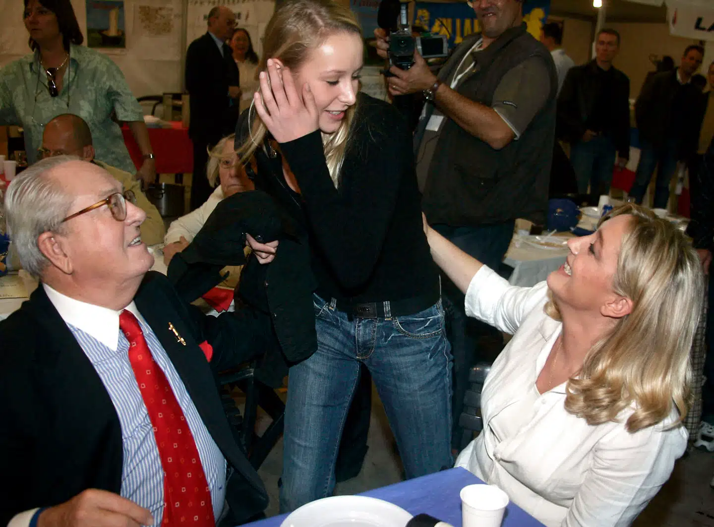 Jean-Marie, Marion Maréchal og Marine. Tre generationer af Le Pen-familien og tre politiske fjender.