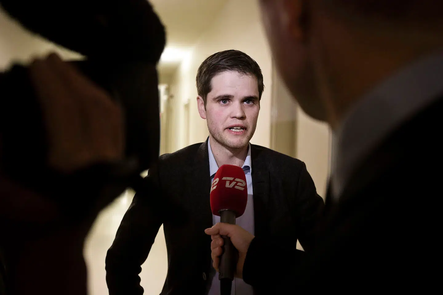 Andreas Steenberg undrer sig over, at regeringen har besluttet, at det er de ældre, der står først i køen til at få hjælp på grund af stigende priser.