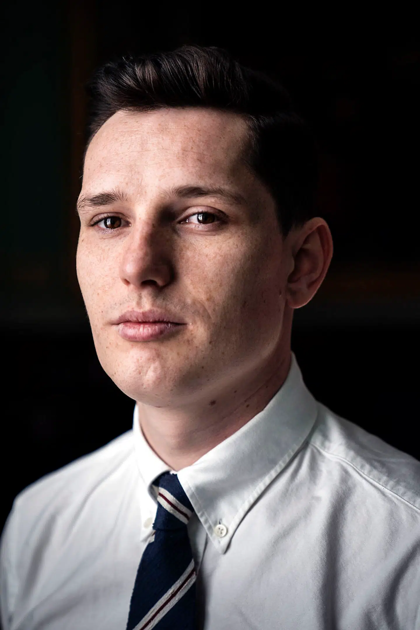 Første gang Morten Reimar mødte Uffe Elbæk, for at overtale ham til at følge i hælene på ham under valgkampen i 2019, var der ingen connection overhovedet, som han siger. Elbæk løsnede op ved andet måde, og Reimar fulgte den daværende formand for Alternativet i ti måneder, hvorefter han skrev bogen »Uffe mod magten«.