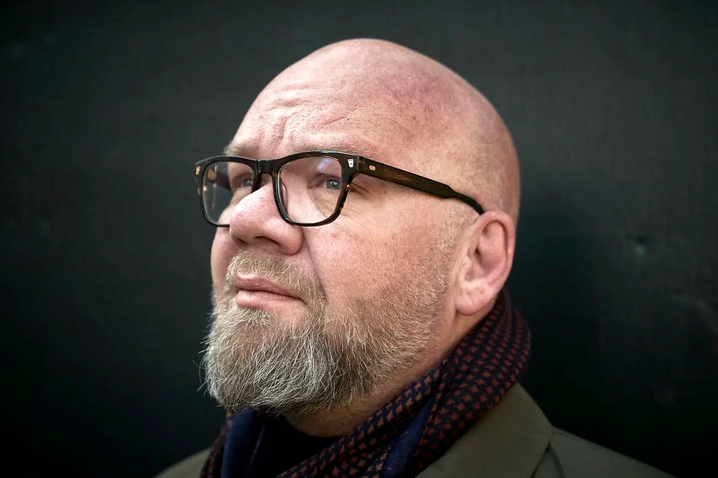 Lars Hjortshøj voksede op i Aarhus, men begyndte at besøge København i 80erne. Han bosatte sig første gang i byen i 90erne.