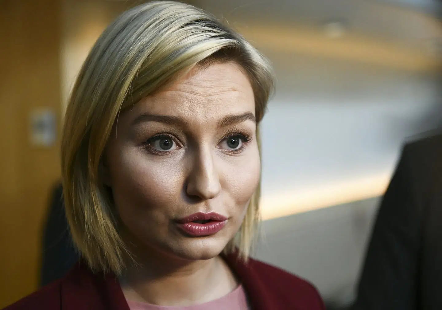 Kristdemokraternas leder, Ebba Busch, langer ud efter svensk politis håndtering af urolighederne i Sverige.