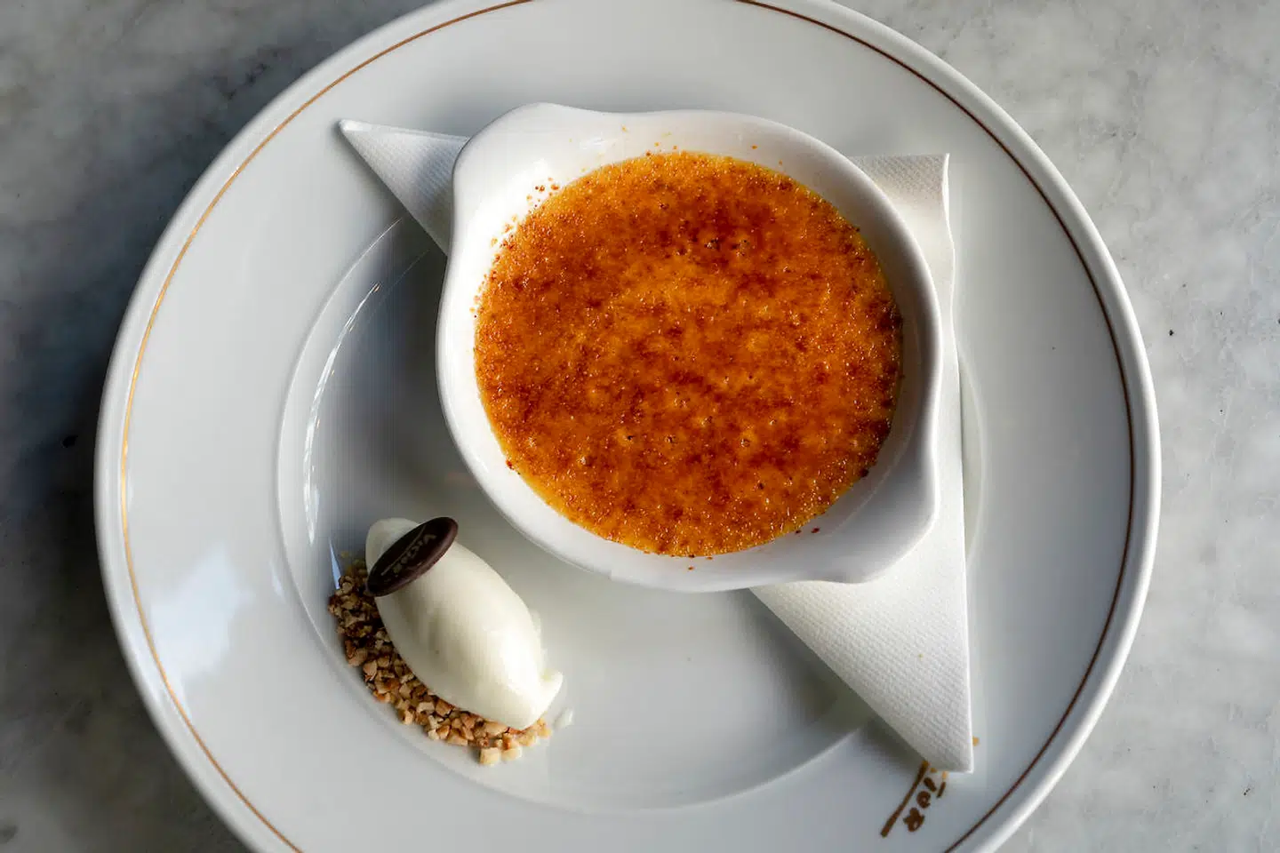 Café Victors creme Brulé. Sukkerlåget kunne godt have været brændt lidt mere på toppen.