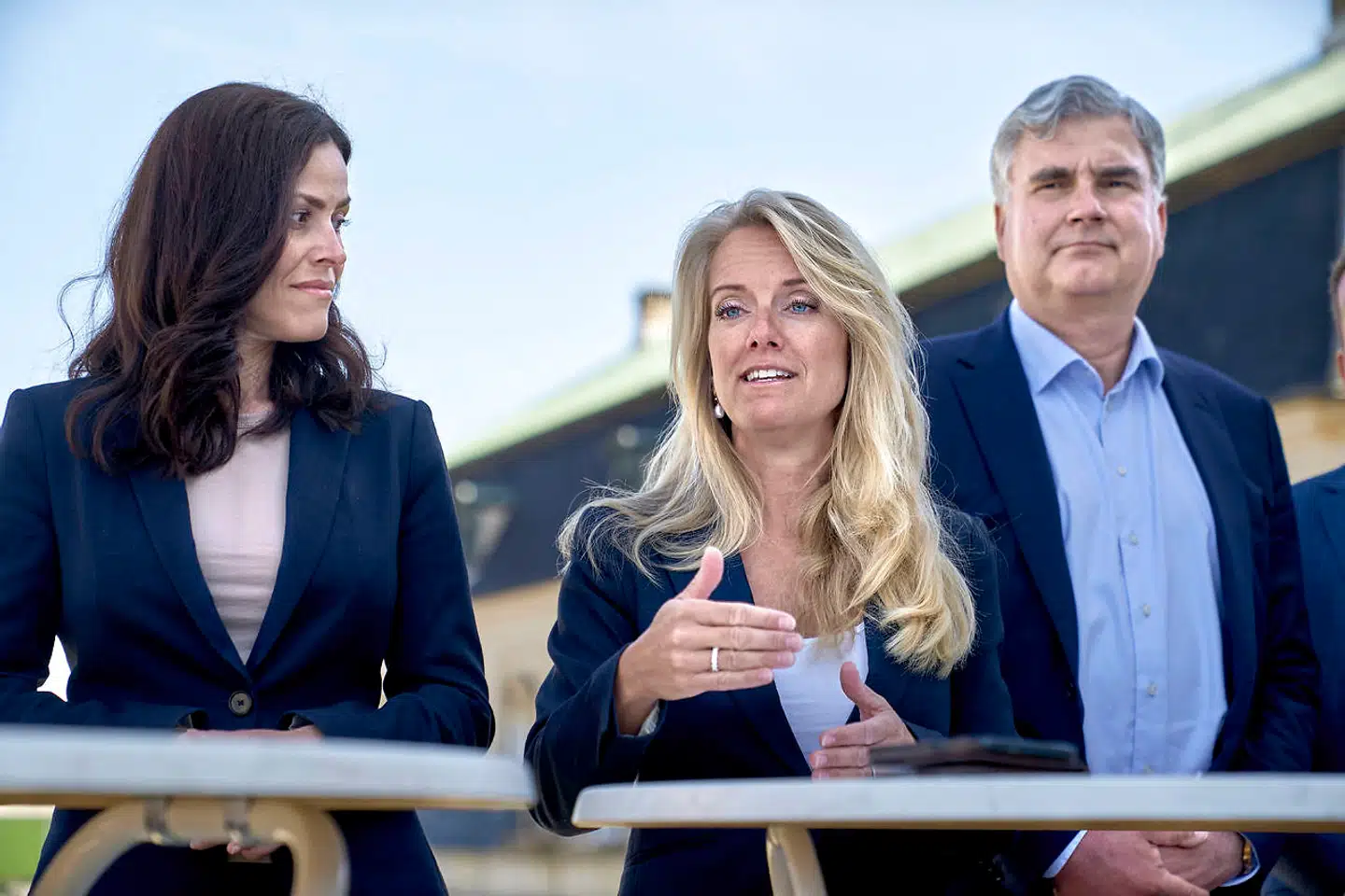 Partileder Pernille Vermund og Nye Borgerlige holdt torsdag eftermiddag pressemøde om nye kandidater. Samtidig kritiserer hun Venstre og De Konservative.