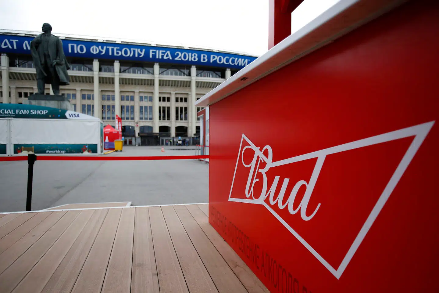 Efes AB InBev, som blandt står bag Budweiser, kan være på vej til at overtage Carlsbergs russiske forretning. Arkivfoto: Rebecca Blackwell/AP/Ritzau Scanpix