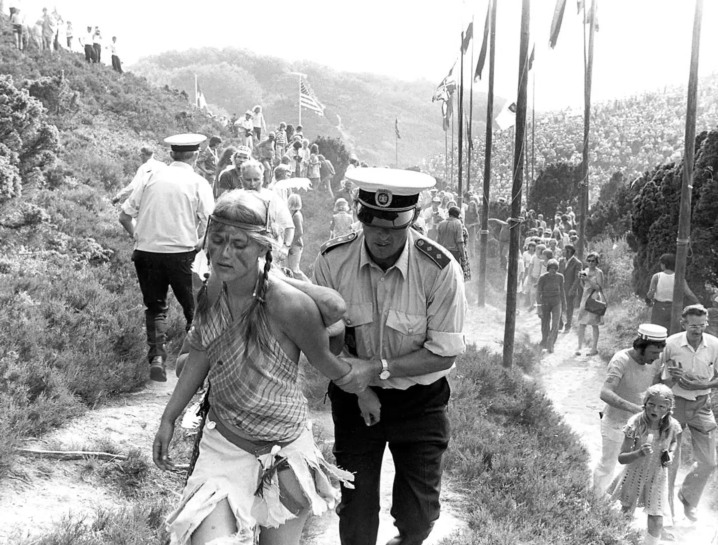 Aktivister fra teatergruppen Solvognen klædt ud som indianere og Ku Klux Klan-folk skabte ravage ved Rebildfesten i 1976. 56 blev anholdt.