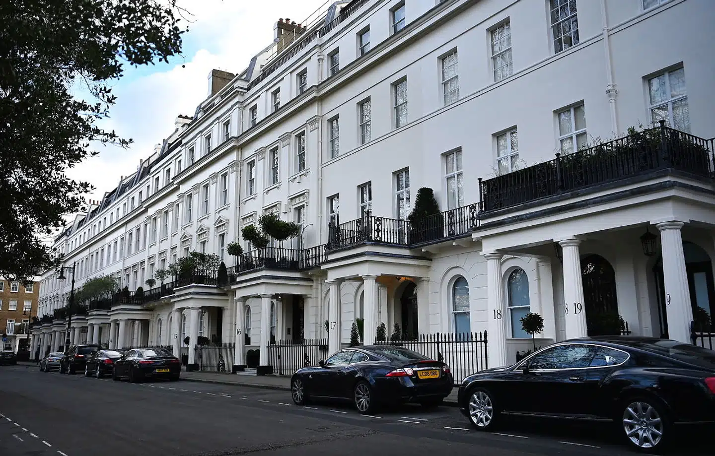 Eaton Square i London er også kendt som Den Røde Plads, fordi rige russere ejer en stor del af ejendommene på den prominente plads.