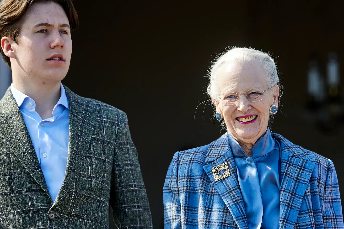 Prins Christian i selskab med sin farmor, dronning Margrethe, på sidstnævntes 82-års fødselsdag – på Marselisborg ved Aarhus.