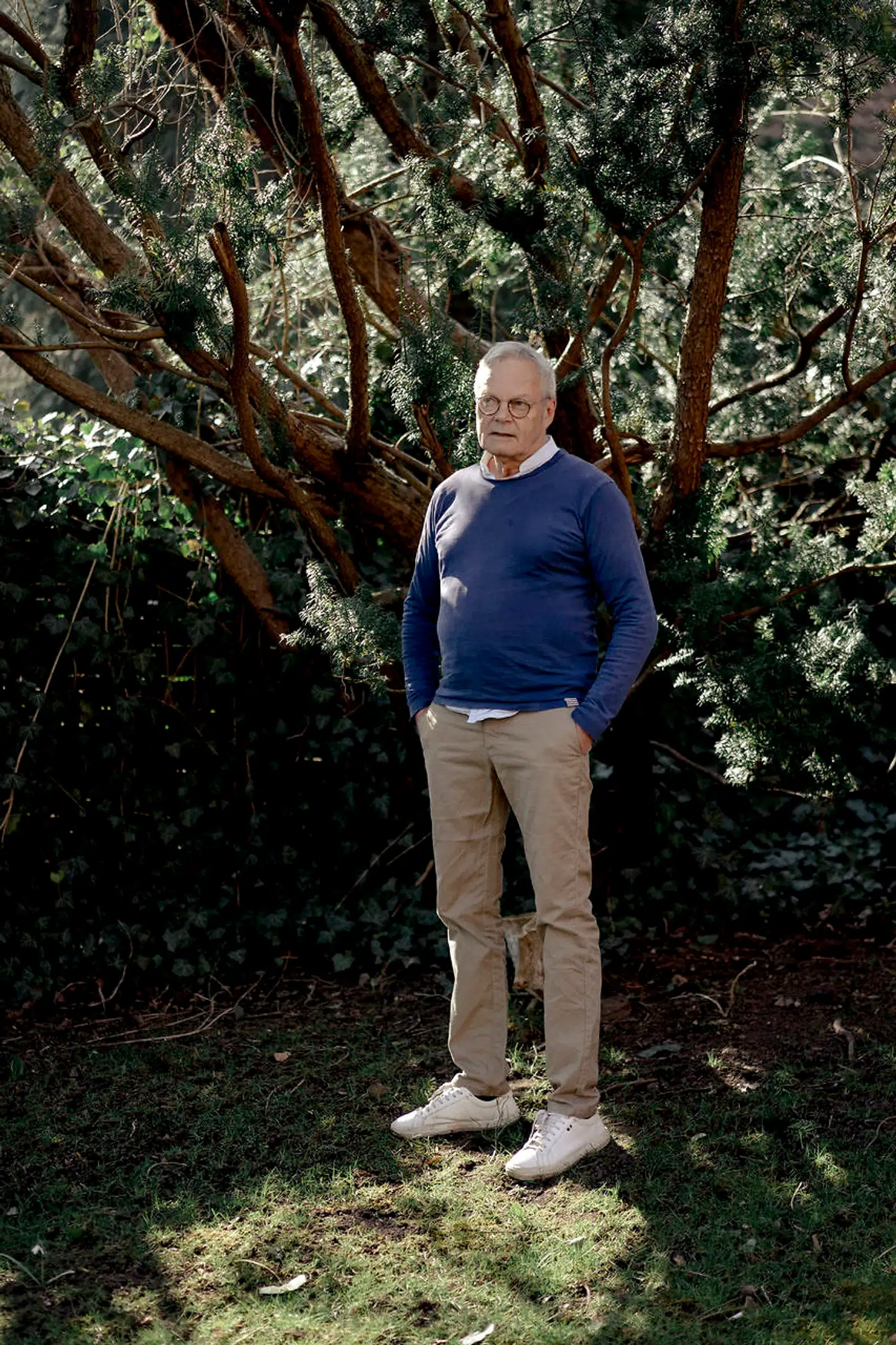 »Kender du historien om Sisyfos? Sisyfos ruller stenen op af bjerget, men når det aldrig, fordi stenen hele tiden ruller tilbage mod ham. Det er beskrivelsen af processen, som livet er. Han når aldrig toppen, men hvis han gjorde, ville der sikkert bare være et nyt bjerg. Vi lever for at løse problemerne, og det kan man nogle gange trøste sig med. Det er en del af det, at det skal leves og overleves.«