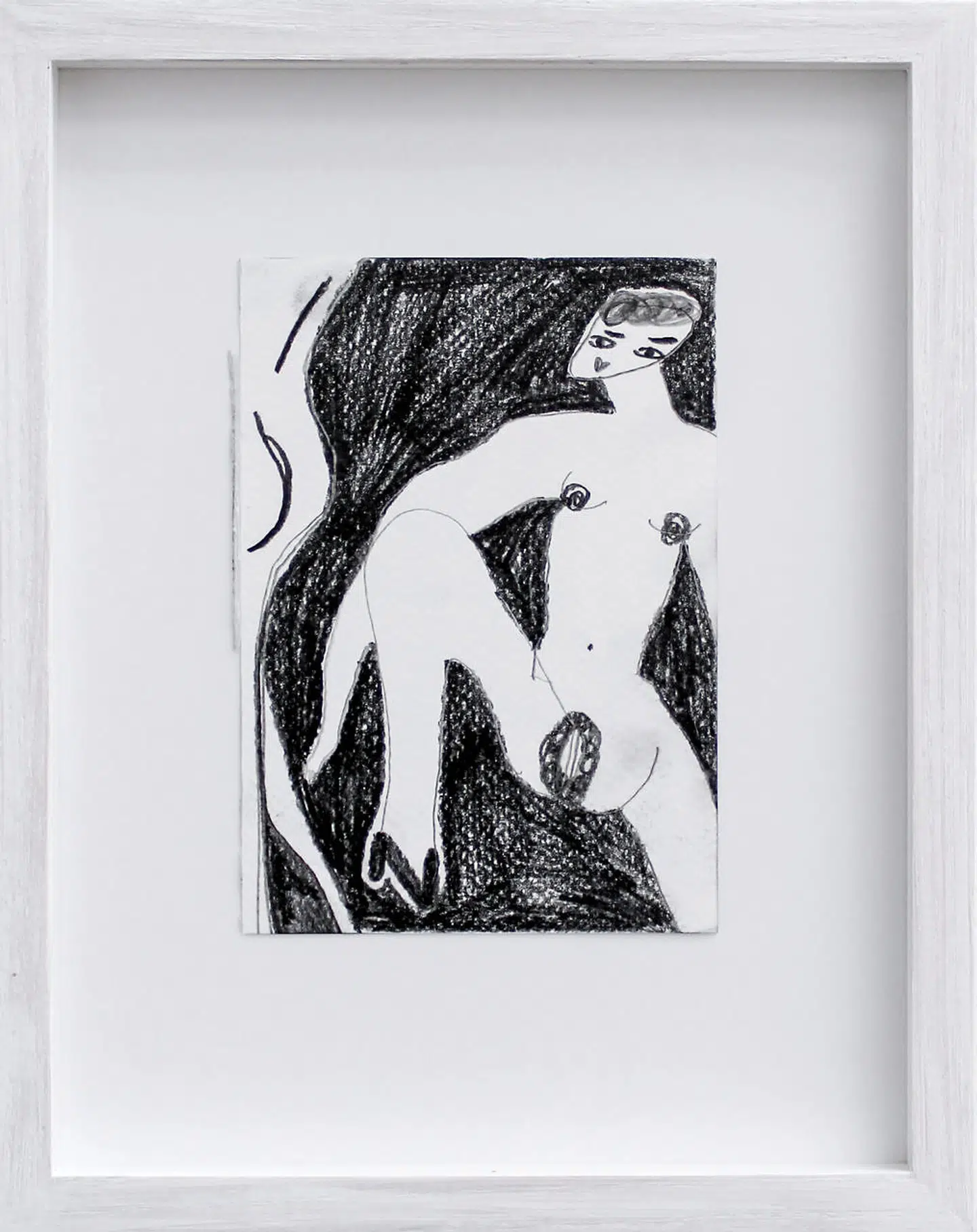 »Morgen i en mørk lejlighed«. 2022. Blyant og kul på postkort.