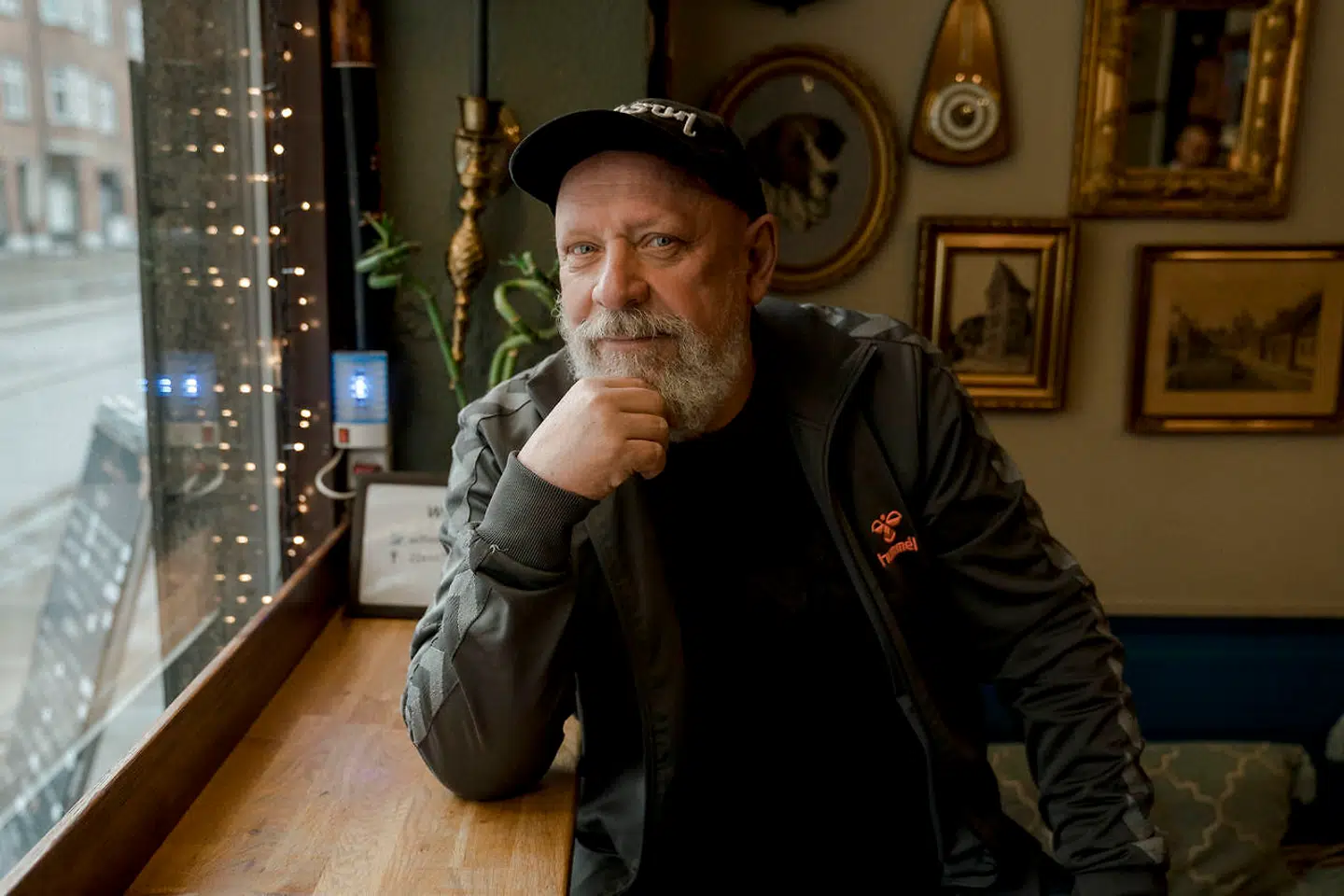 Boheme Kaffebar i Holmbladsgade er en af de cafeer, Frede Norbrink ofte frekventerer i sit kvarter.