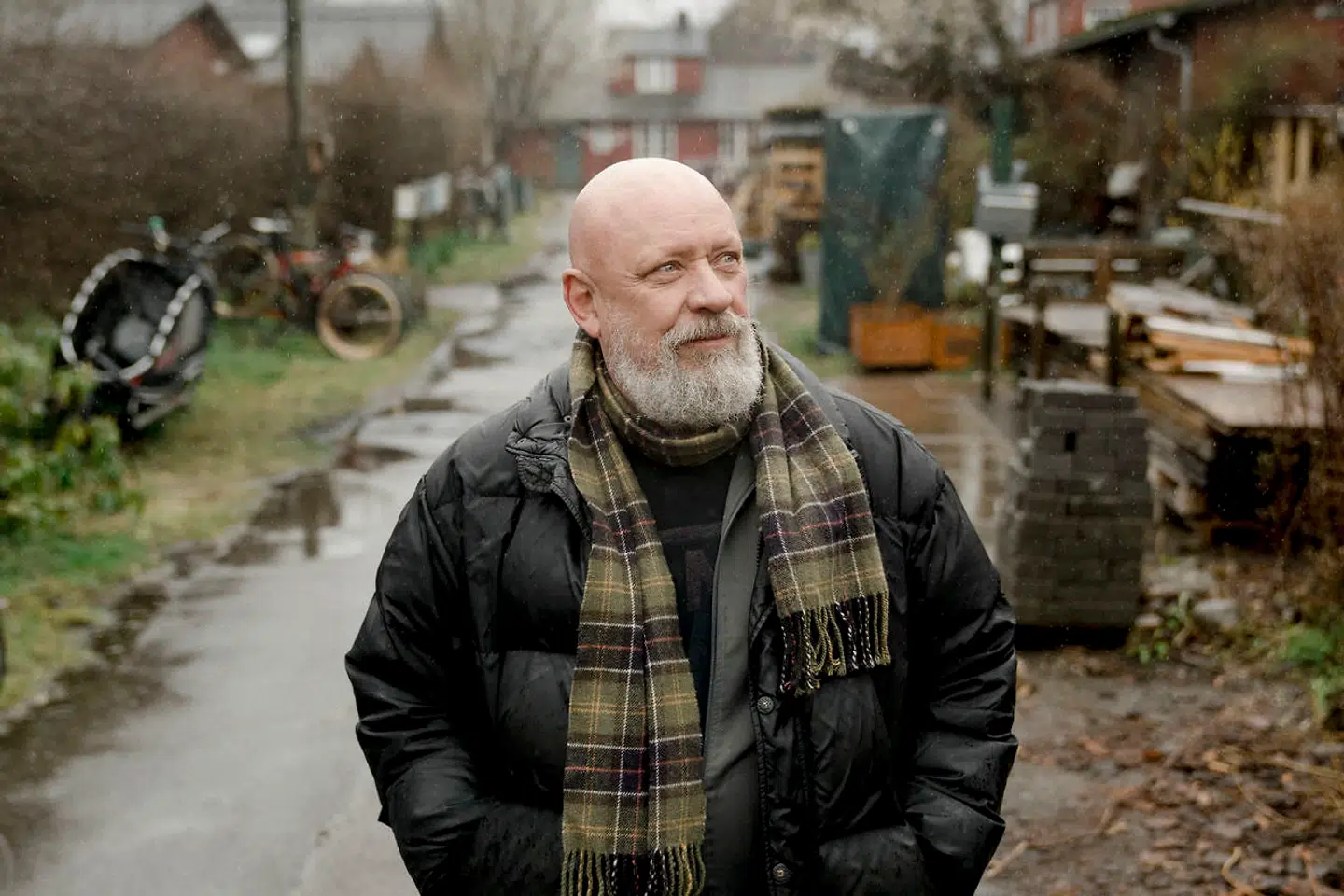 Der er stor efterspørgsel på boliger i Ballonparken, hvor Frede Norbrink bor. I sommerhalvåret er han ofte i sit kolonihavehus ved stranden.