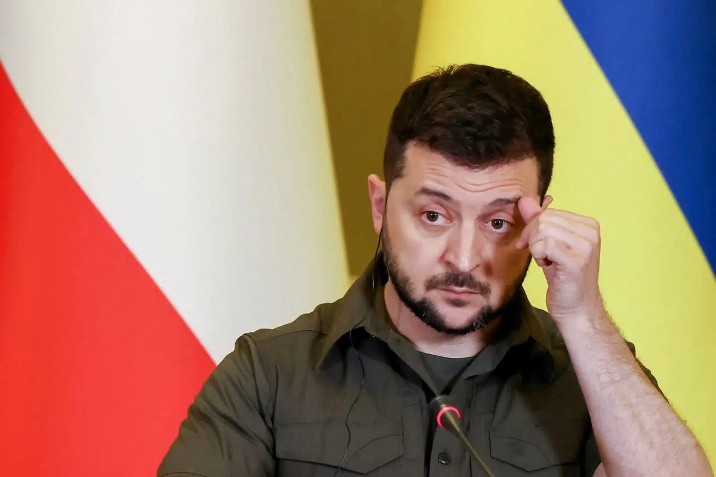Ukraines præsident, Volodymyr Zelenskyj, beskylder Rusland for at begå forbrydelser mod menneskeheden i den sydlige del af landet og Vesten for at være for langsomme til at sende tungere våben til Ukraine. (Arkivfoto).