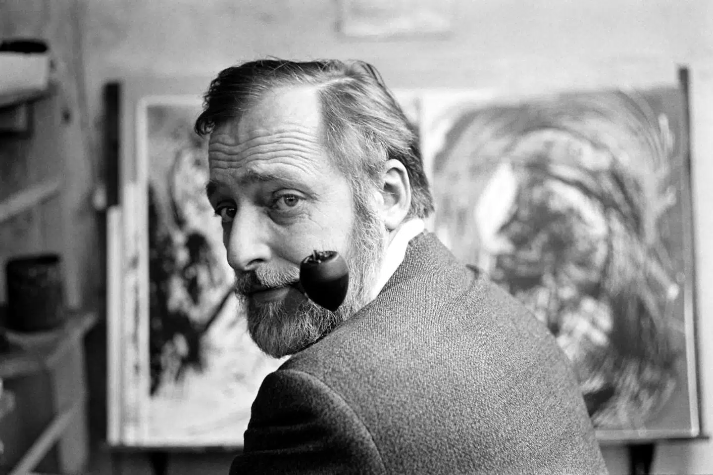 Den danske kunstner Asger Jorn. Asger Jorn (1914-1973) var blandt andet med til at starte kunstnerbevægelsen Cobra. Han var også kommunist, som så mange andre kunstnere under Den kolde Krig.