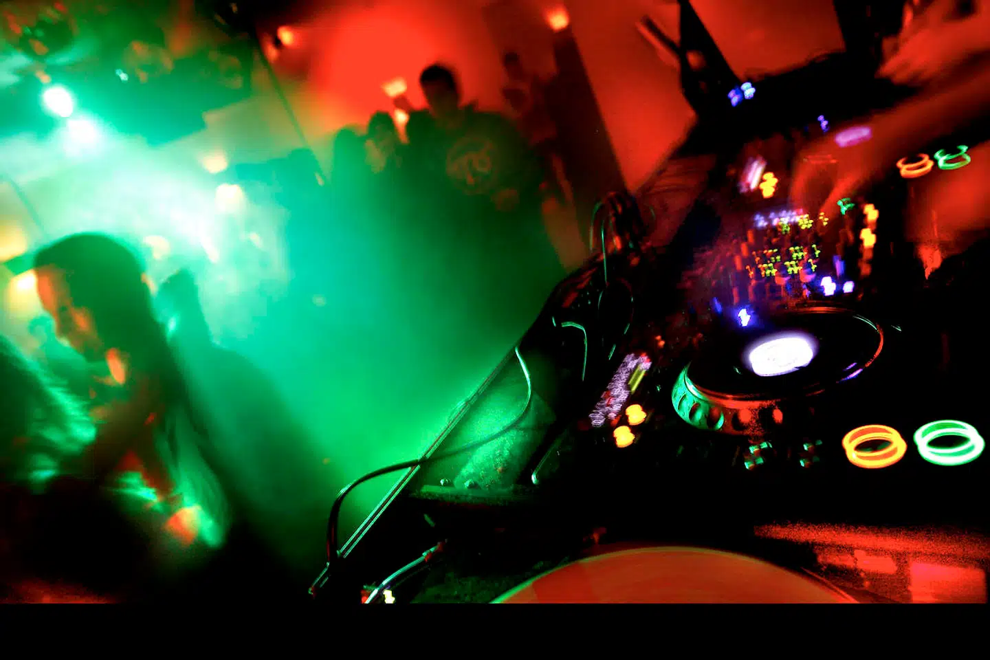 Stadig flere oplever at blive udsat for drugging i det københavnske natteliv, men fordi stofferne hurtigt forlader kroppen, er dette svært at bevise. Samtidig er det alt for få, der anmelder mistanken til politiet, lyder det fra eksperter.