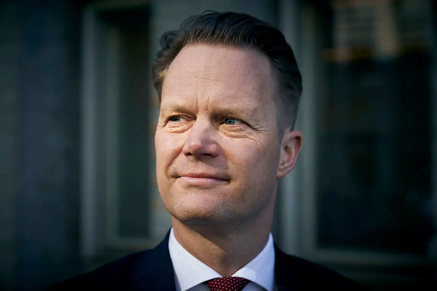 Udenrigsminister Jeppe Kofod (S) mener, at »Putin og hans folk skal betale den højest mulige pris for det, de foretager sig«.