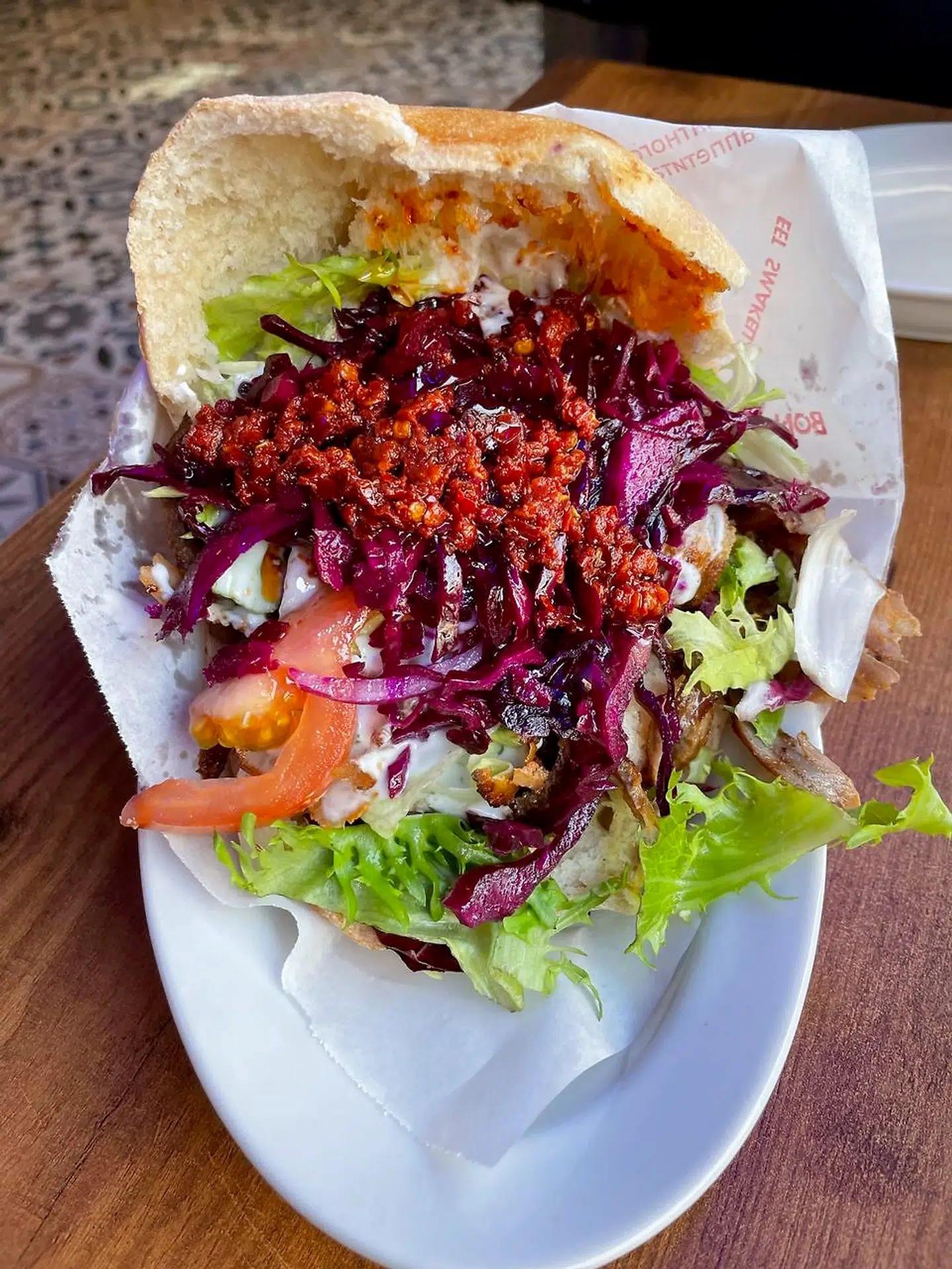 Shawarma fra Dürum Bar, meget tættere kommer man (stadigvæk) ikke på den perfekte klassiske shawarma. Særligt det friskbagte, let brankede brød gør forskellen.