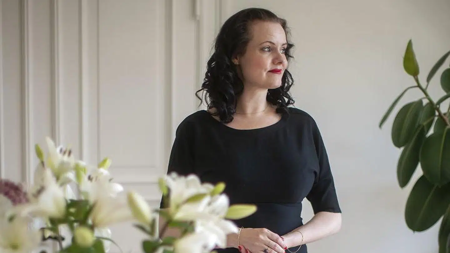 Kanon er ikke et folketing. Vendsyssel skal repræsenteres i Folketinget, men ikke i kanon. Kvinder skal repræsenteres i Folketinget, men ikke i kanon,« skriver Hans Hauge. På billedet forfatter Leonora Christina Skov.